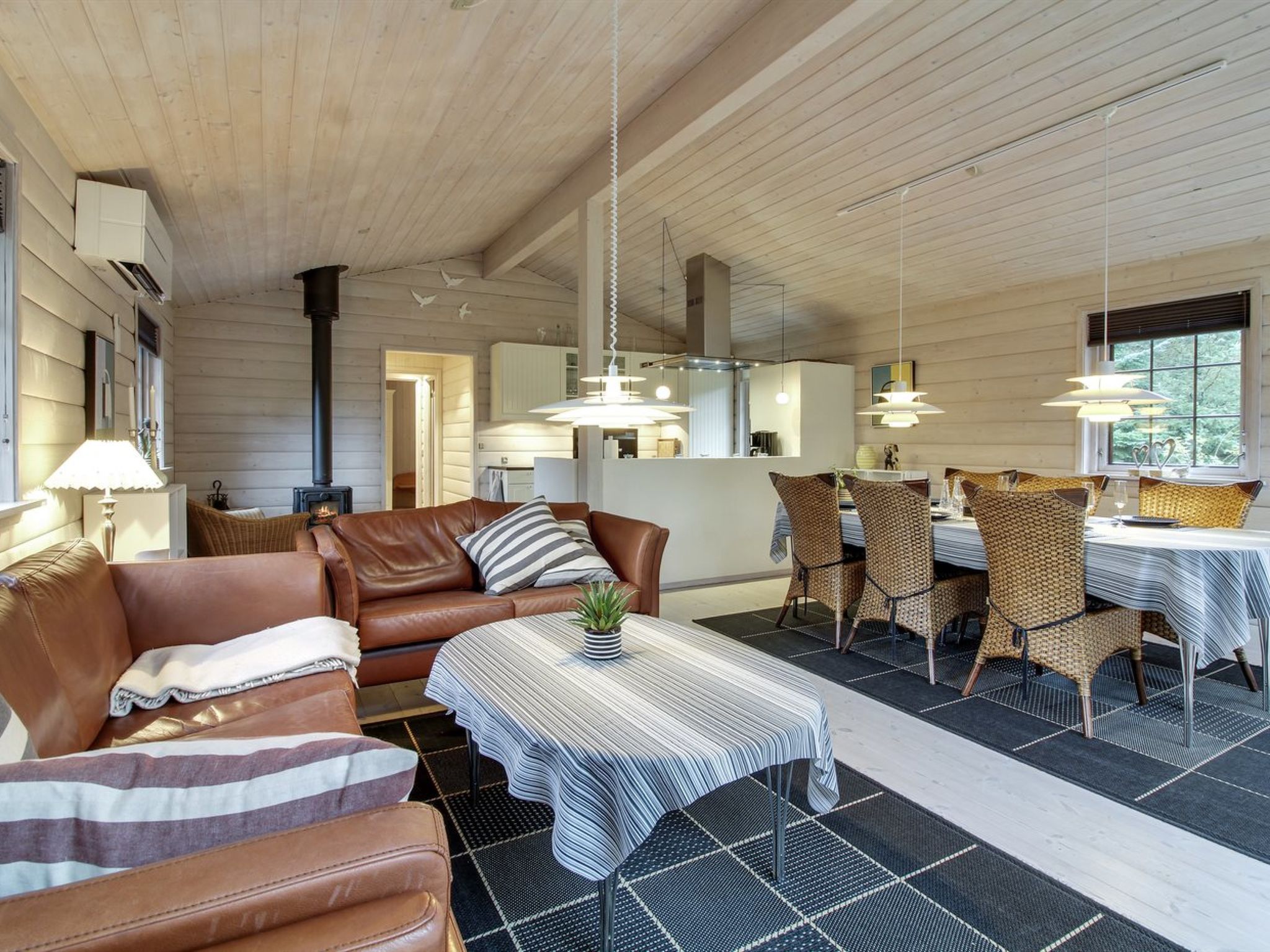 "Jo" - 1.2km from the sea - Binnen