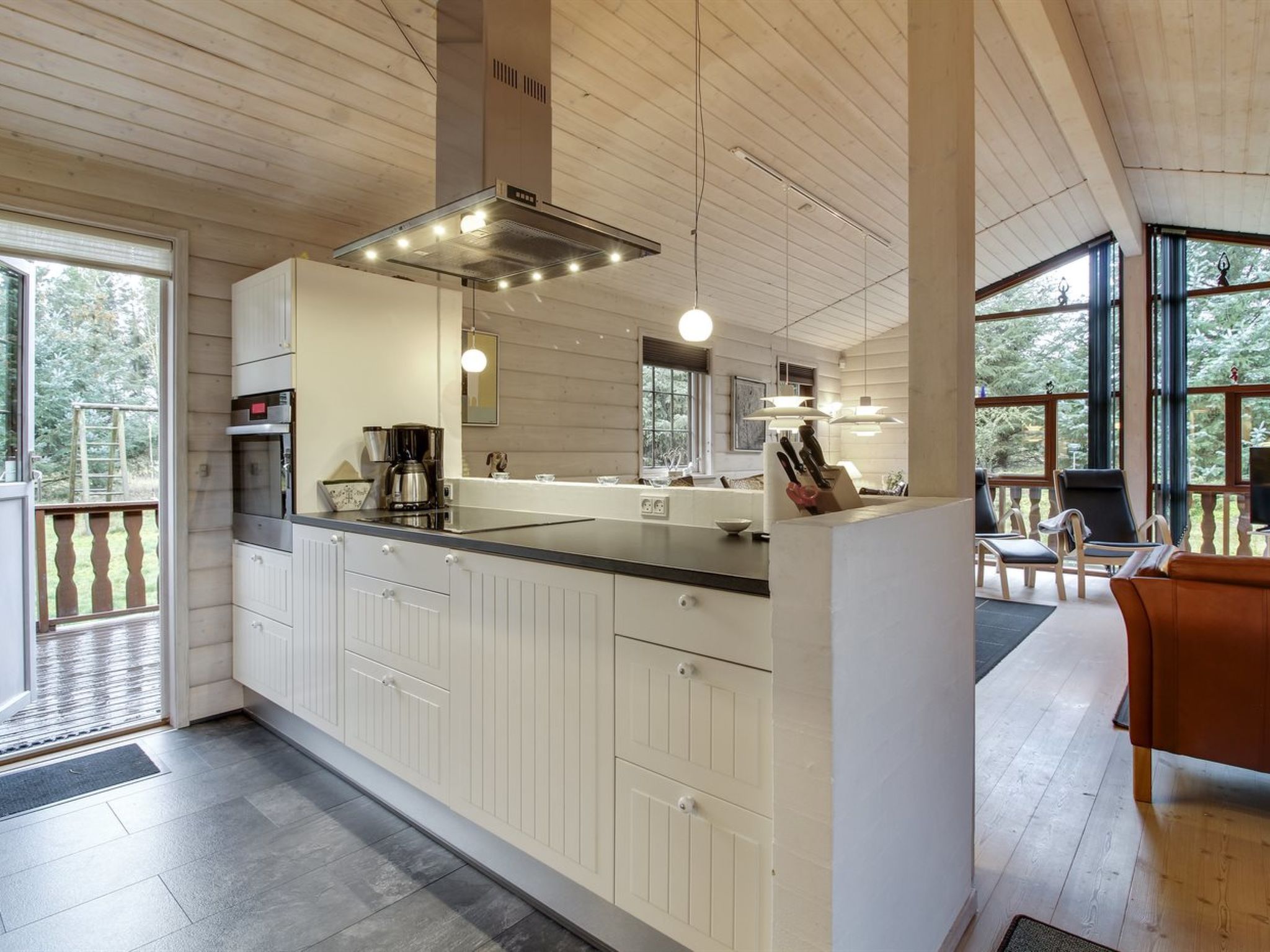 "Jo" - 1.2km from the sea - Binnen