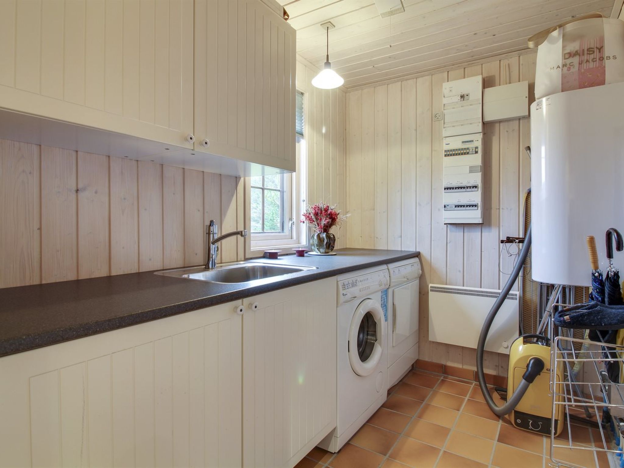 "Jo" - 1.2km from the sea - Binnen