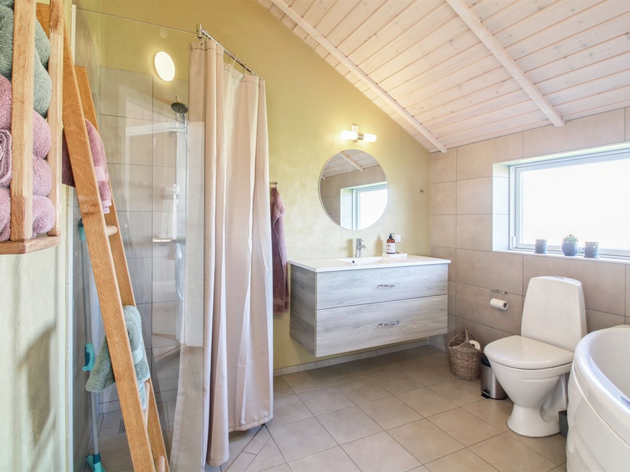 "Mirkka" - 1.5km from the sea - Binnen