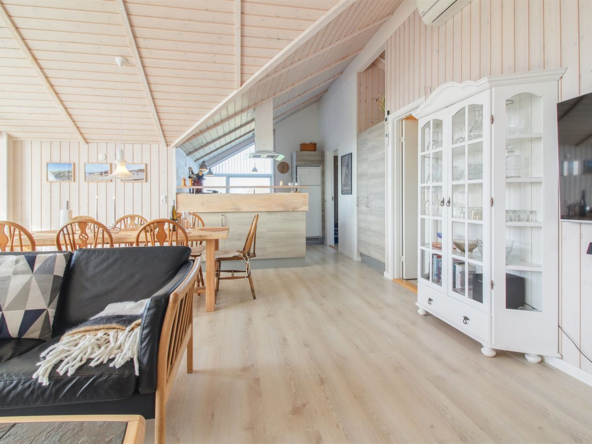 "Mirkka" - 1.5km from the sea - Binnen