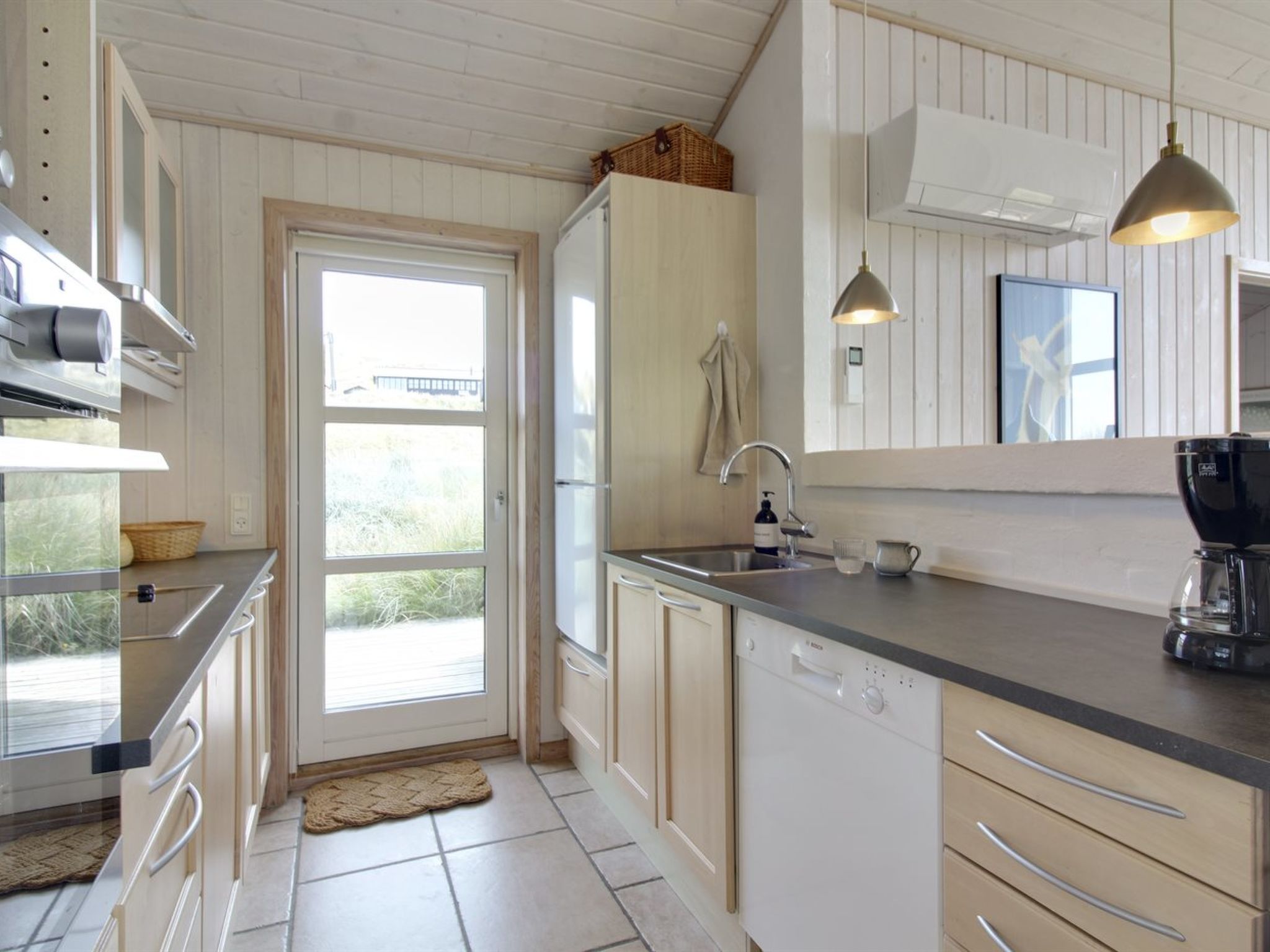 "Åmunde" - 150m from the sea - Binnen