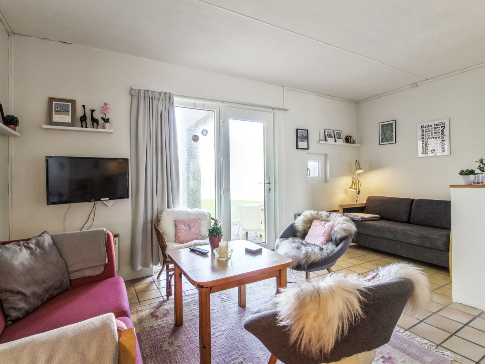 "Solveg" - 150m from the sea-Binnen