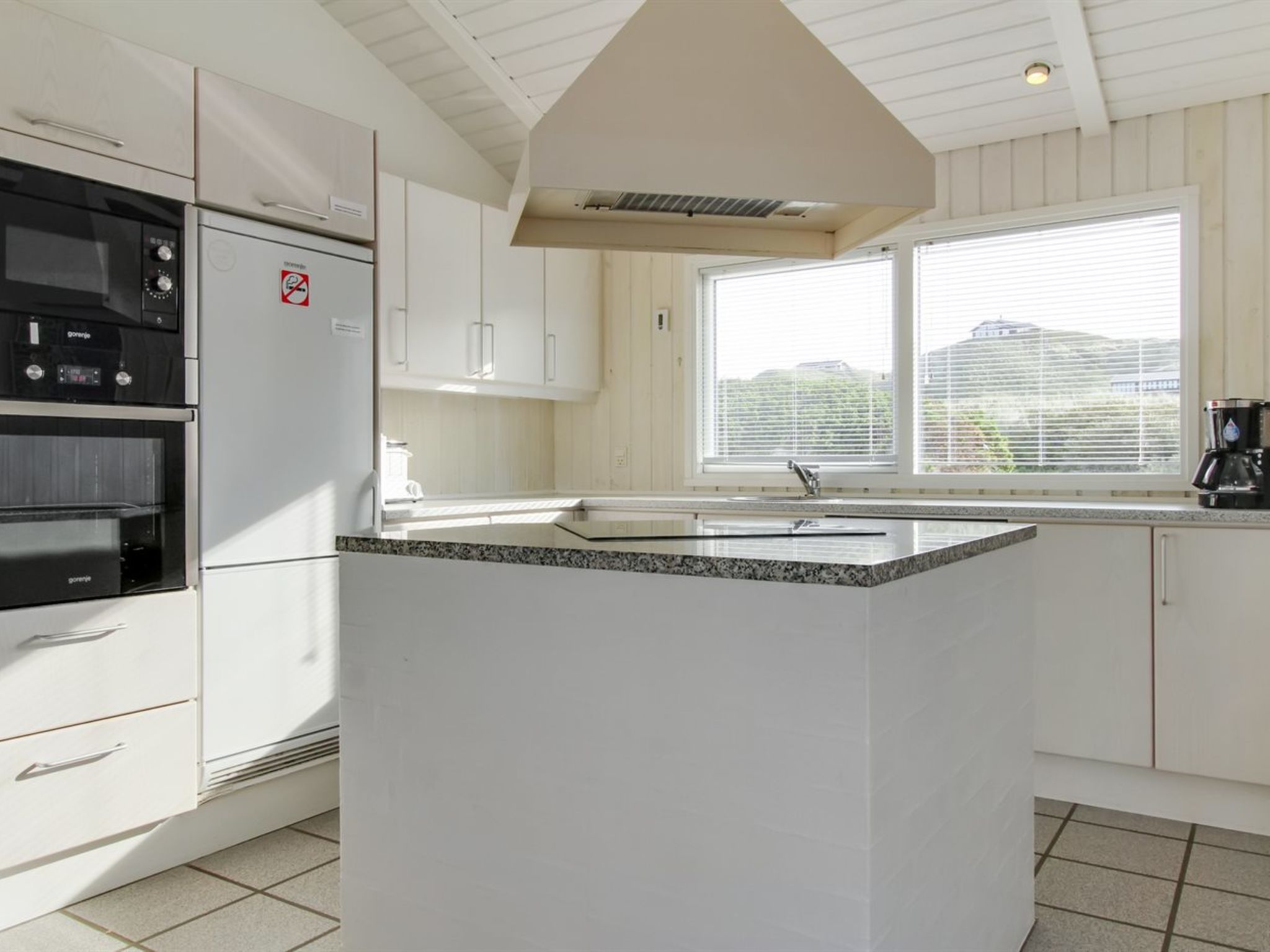 "Avni" - 200m from the sea - Binnen