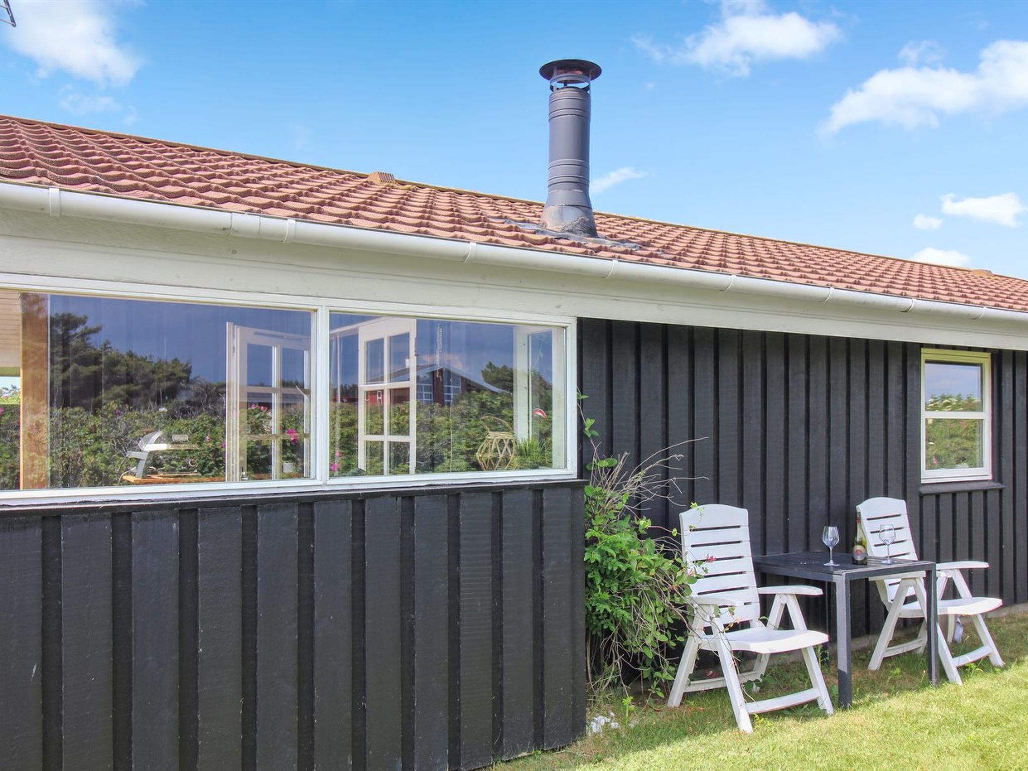 "Myriam" - 200m from the sea - Buiten