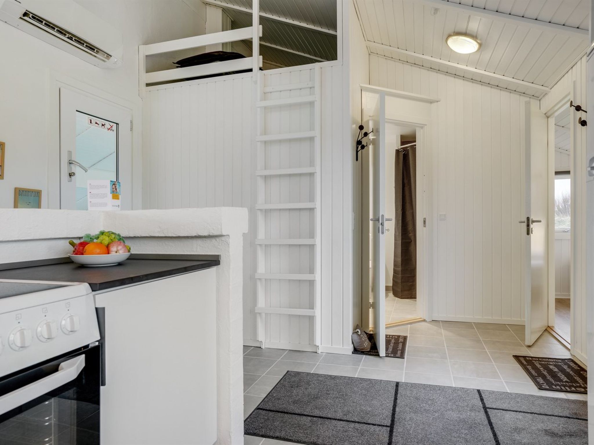 "Hilkka" - 500m from the sea-Binnen