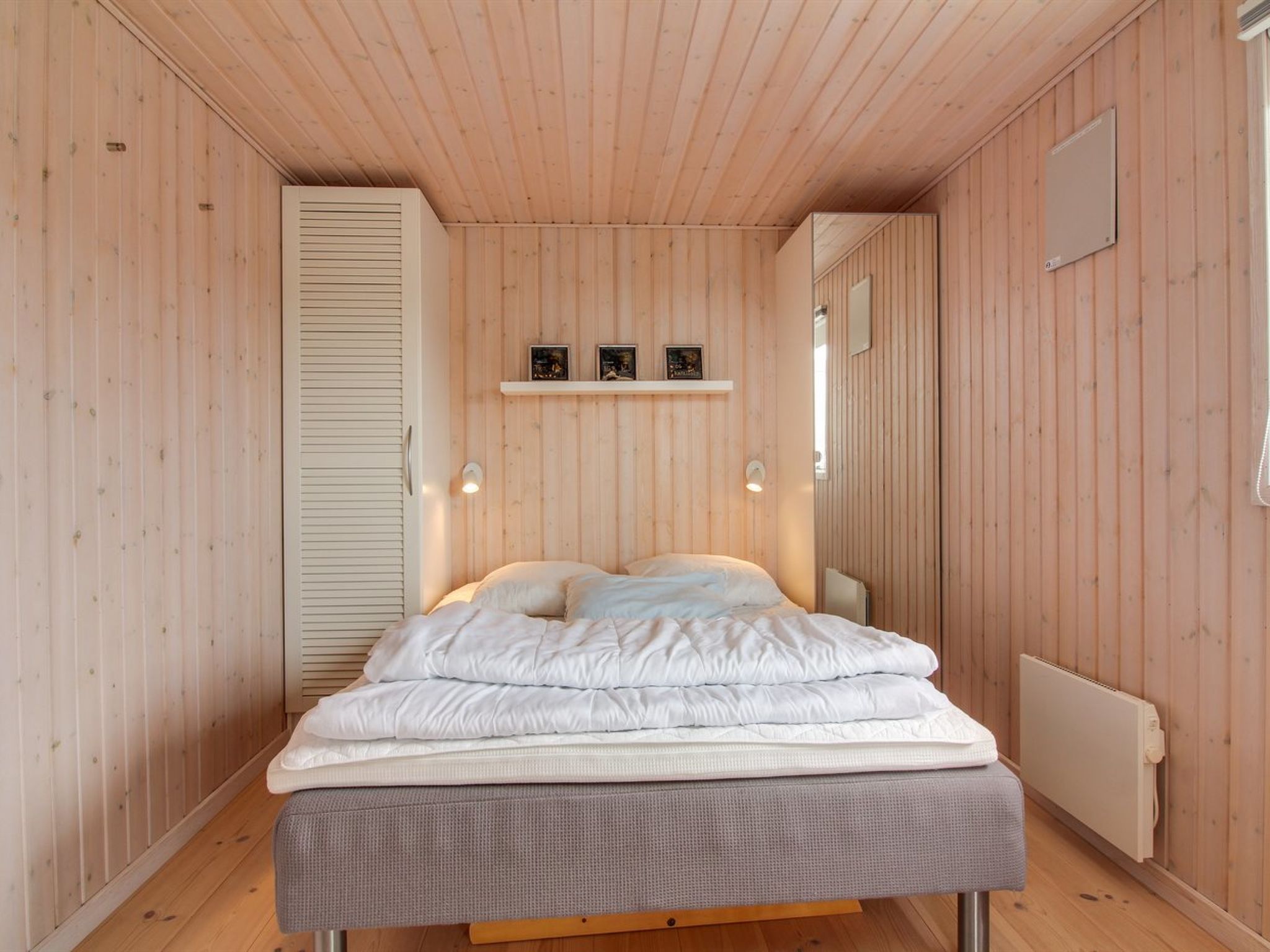 "Mitre" - 300m from the sea-Binnen