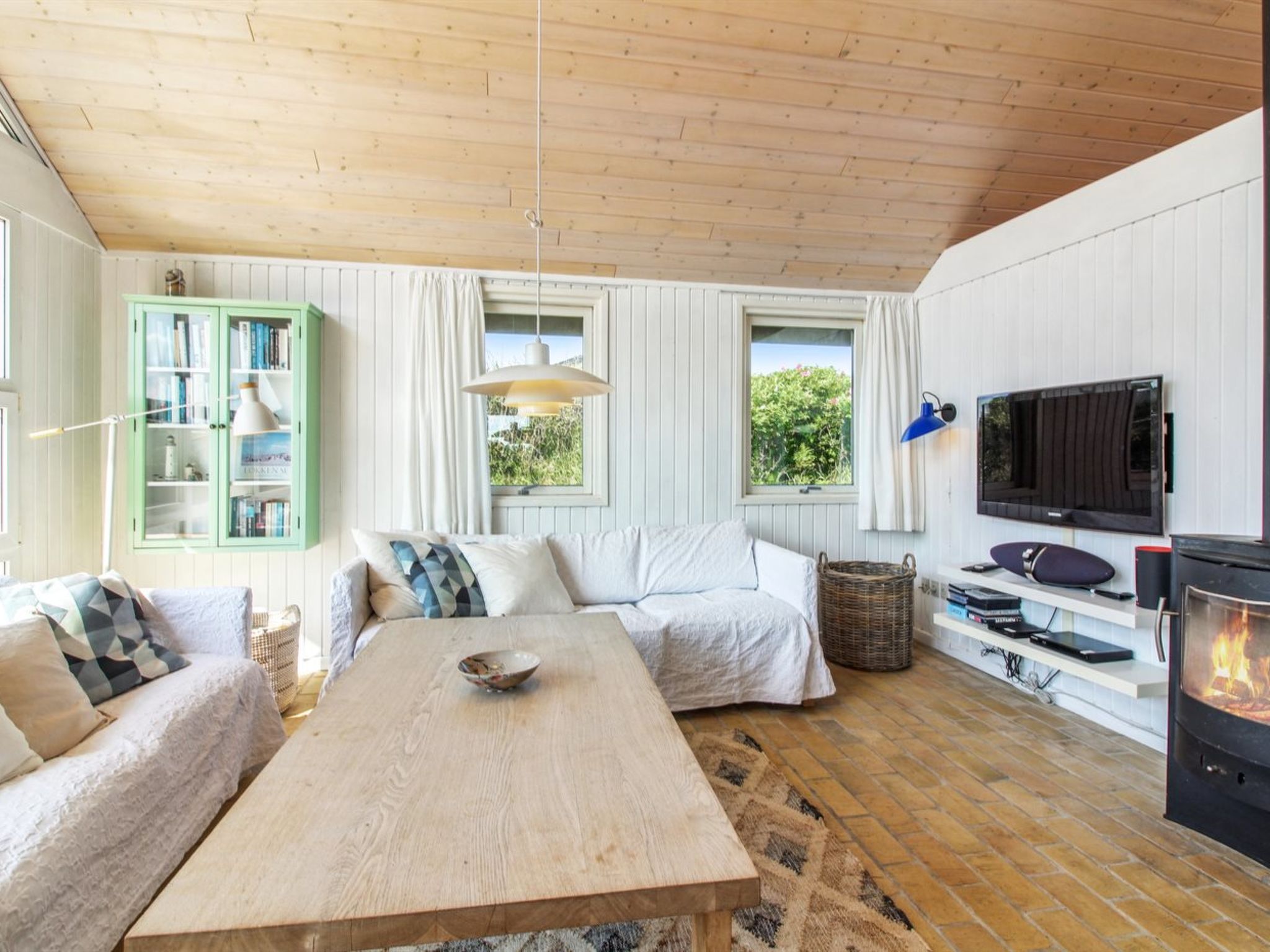 "Harry" - 100m from the sea-Inside