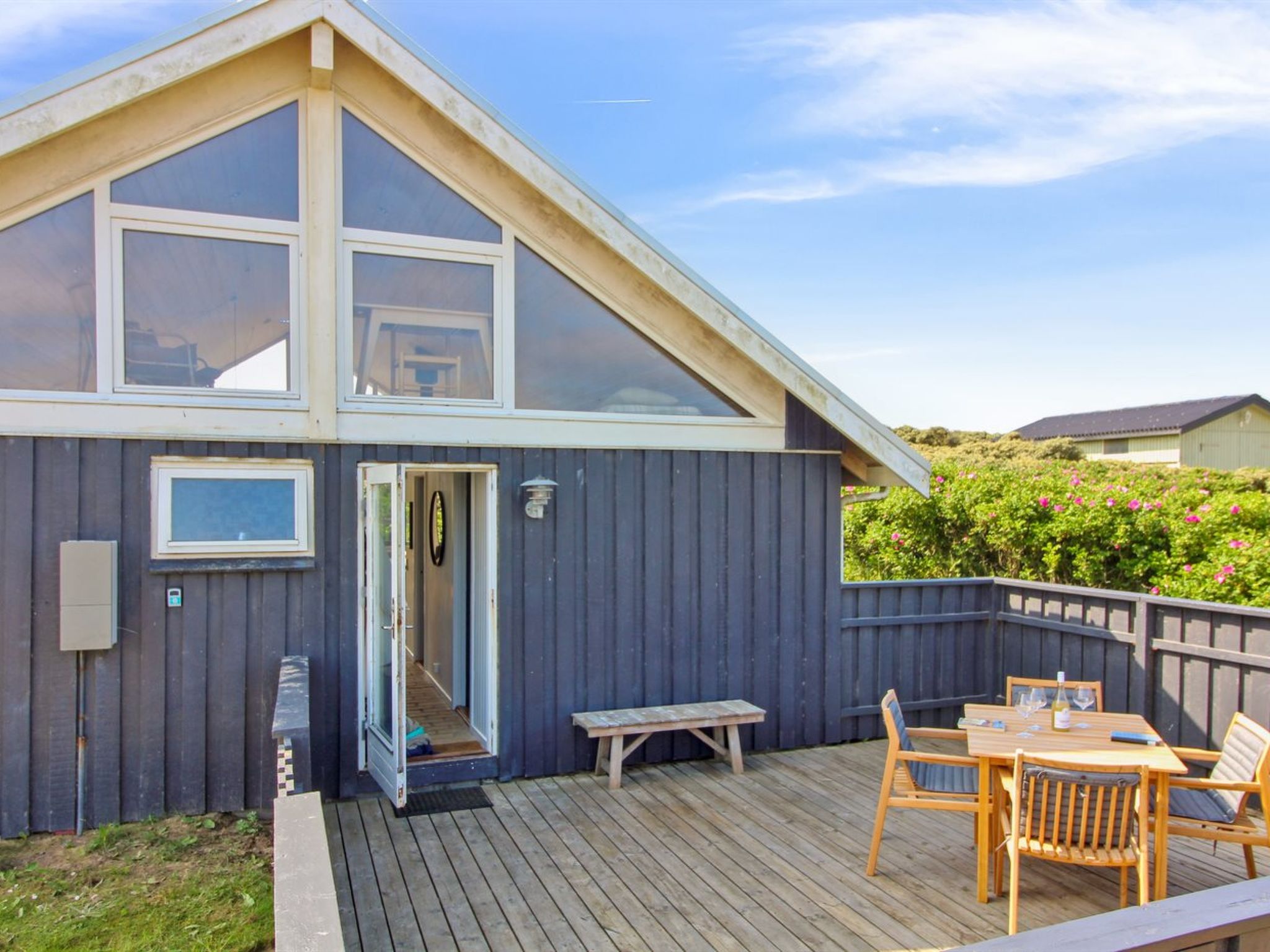 "Harry" - 100m from the sea-Outside