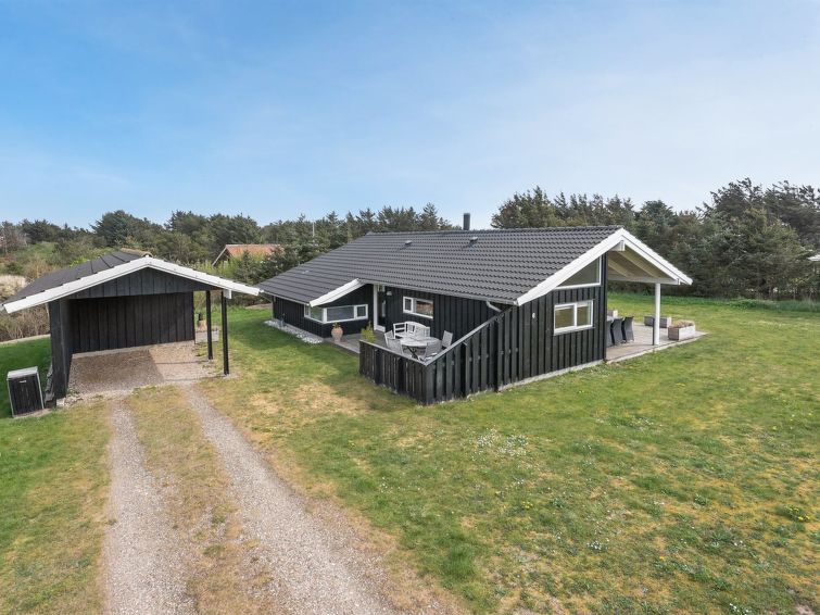 "Ingalill" - 320m from the sea", 3-Zimmer-Haus 92 m2. Objekt geeignet für 6 Erwachsene + 1 Kind. Wohnzimmer mit TV und Radio. 1 Zimmer mit 1 Doppelbett. 1 Zimmer mit 1 Doppelbett. 1 Zimmer mit 1 Dopp..