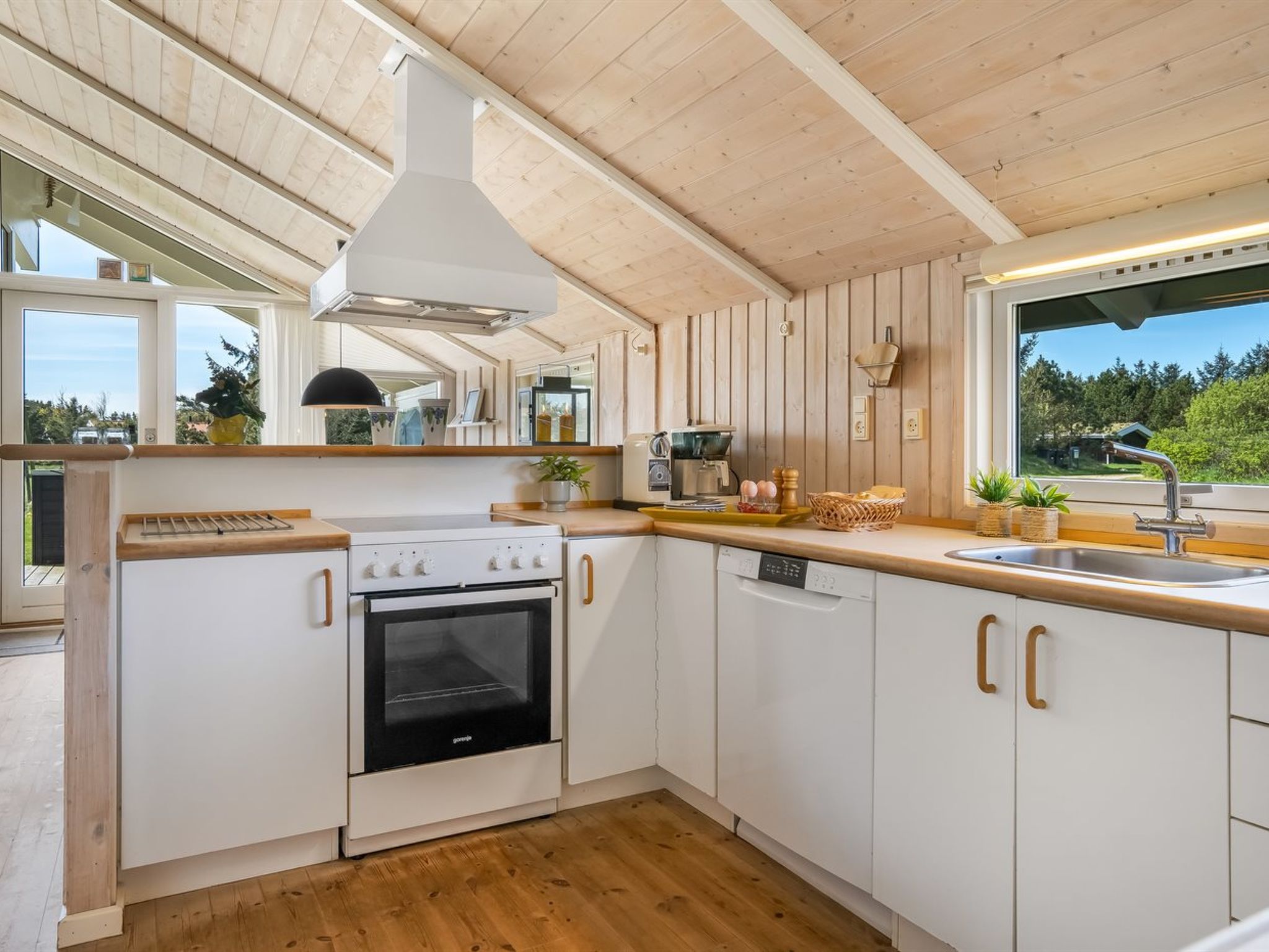 "Eddi" - 550m from the sea