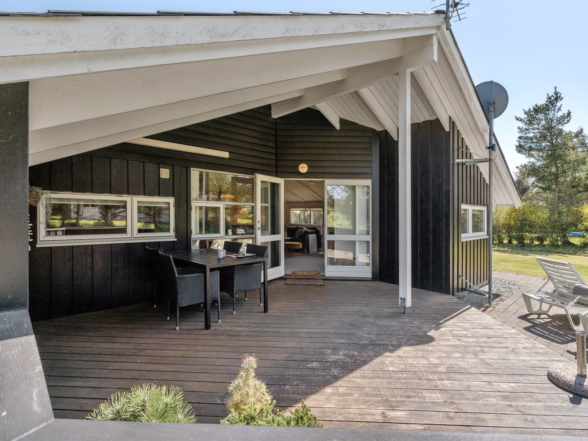 "Lovisa" - 500m from the sea