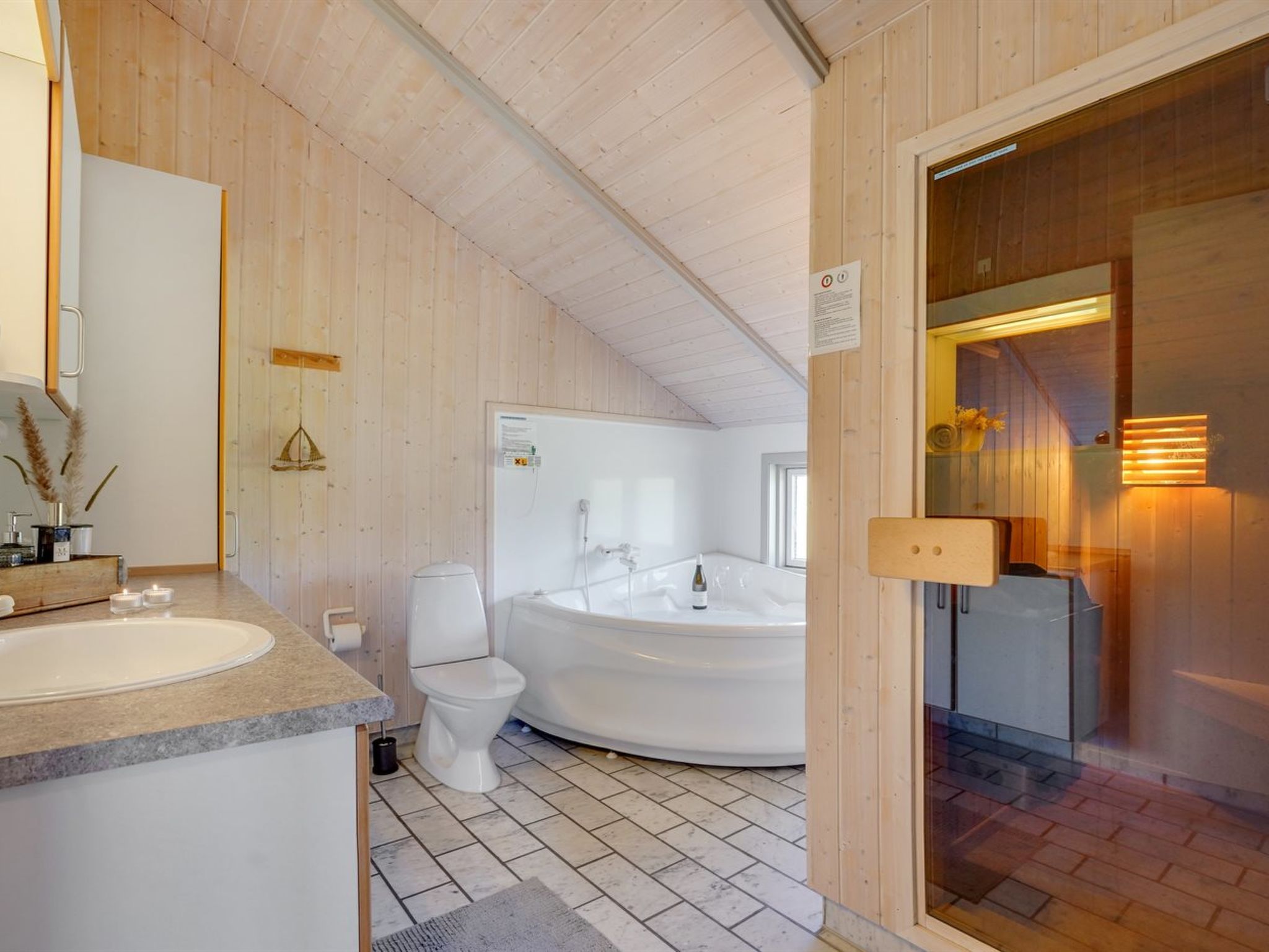 "Lovisa" - 500m from the sea - Binnen