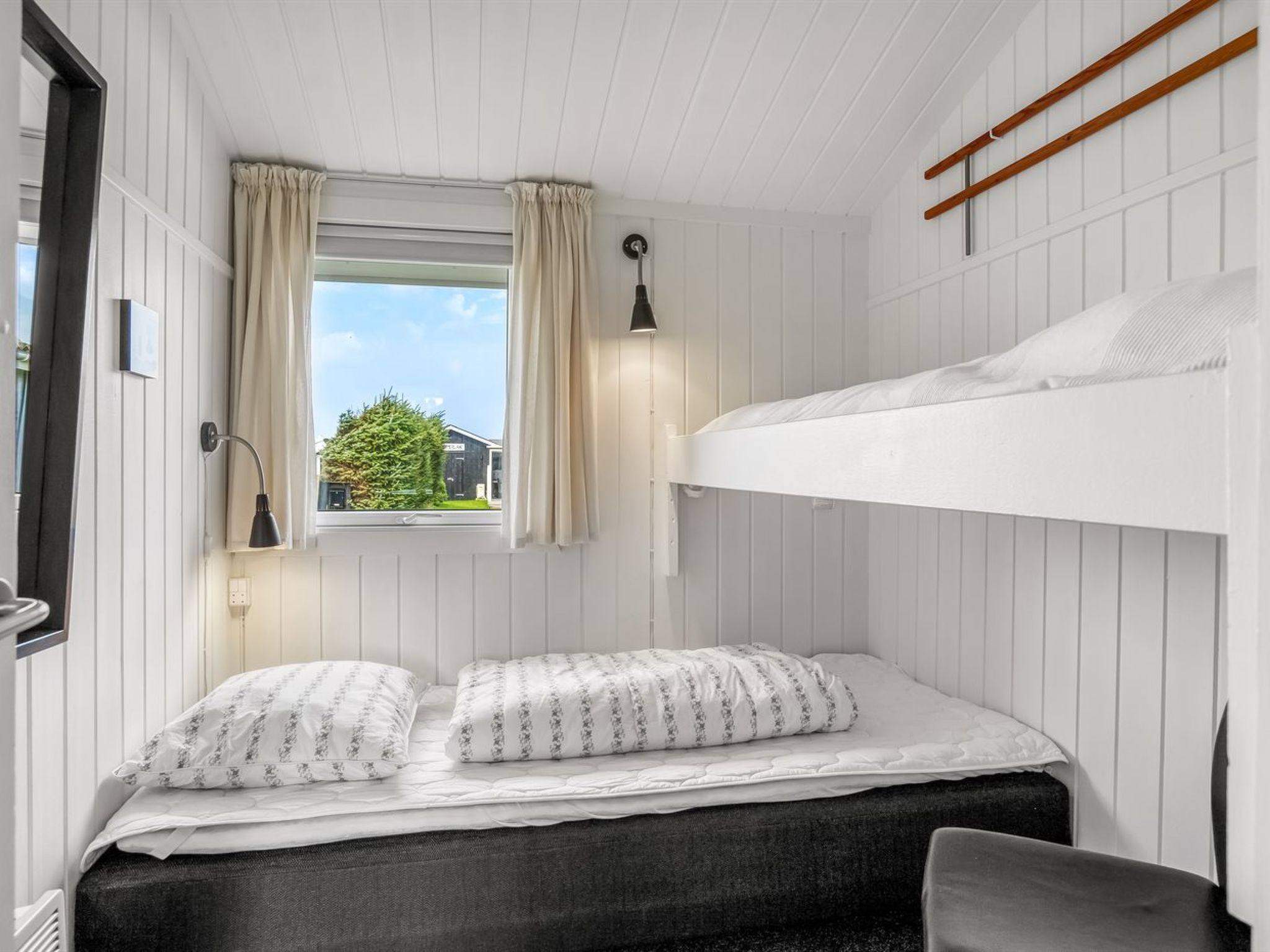 "Hælf" - 400m from the sea-Drinnen