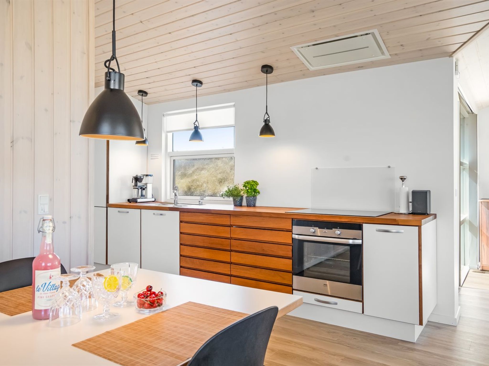 "Ingela" - 350m from the sea - Binnen