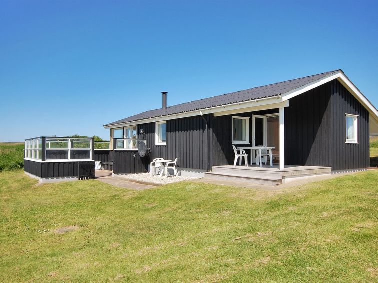 "Steffenie" - 400m from the sea", huis 3-kamers 80 m2. Het objekt is geschikt voor 6 volwassenen + 1 kinderen. Woonkamer met TV, radio, CD-speler en DVD. 1 kamer met 1 2-pers bed. 1 kamer met 1 bed en..