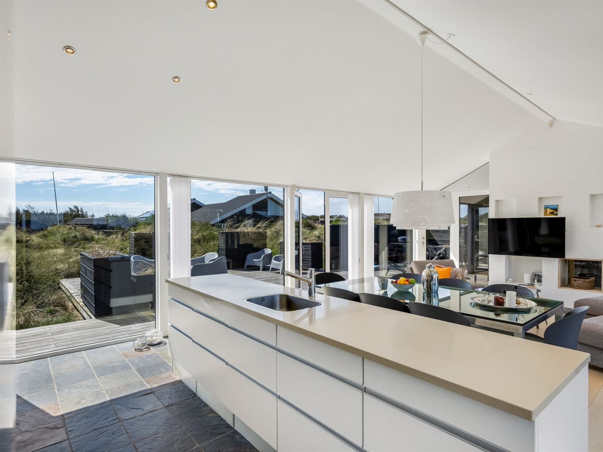 "Darla" - 375m from the sea - Inside