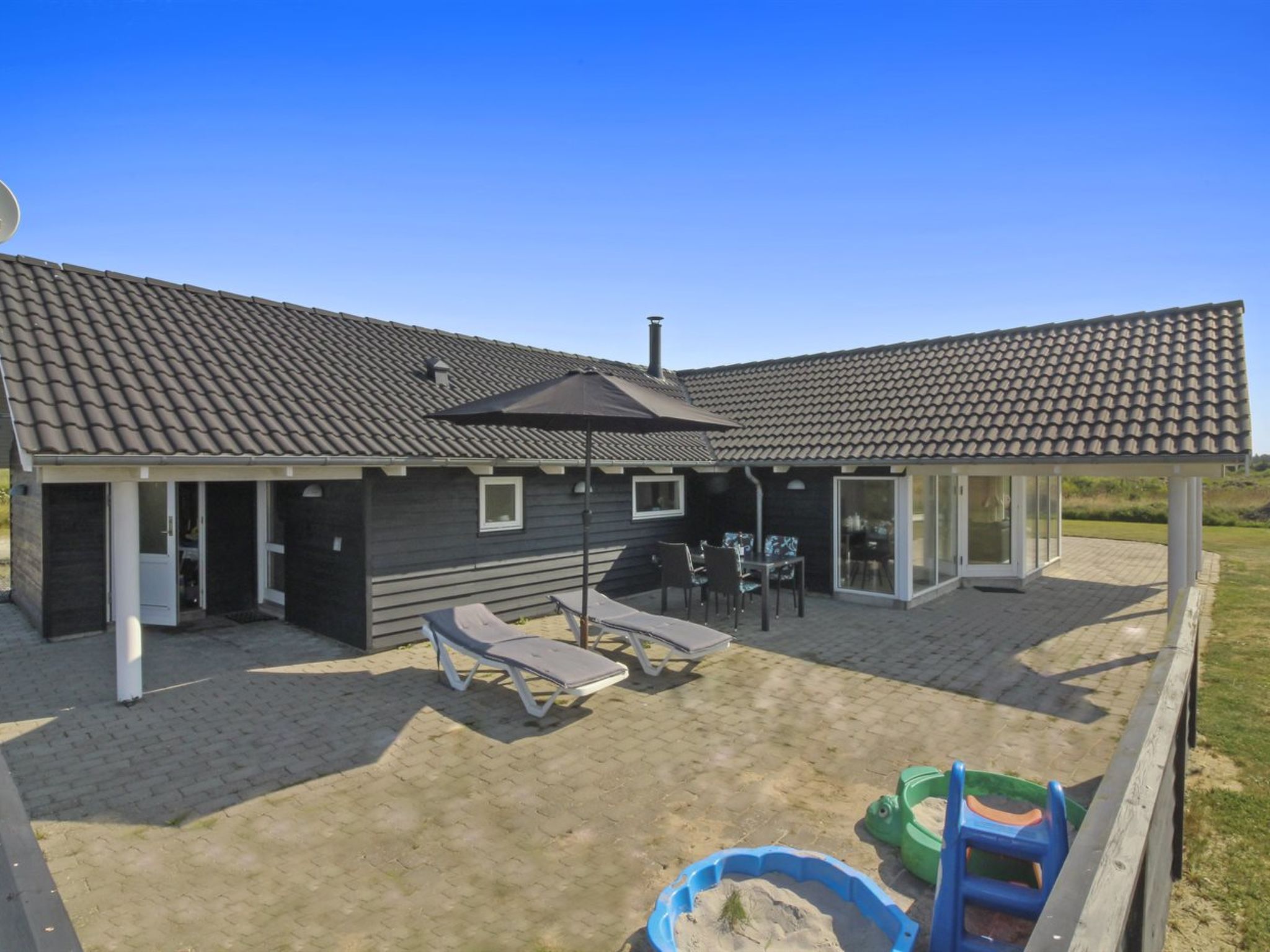 "Mattis" - 650m from the sea