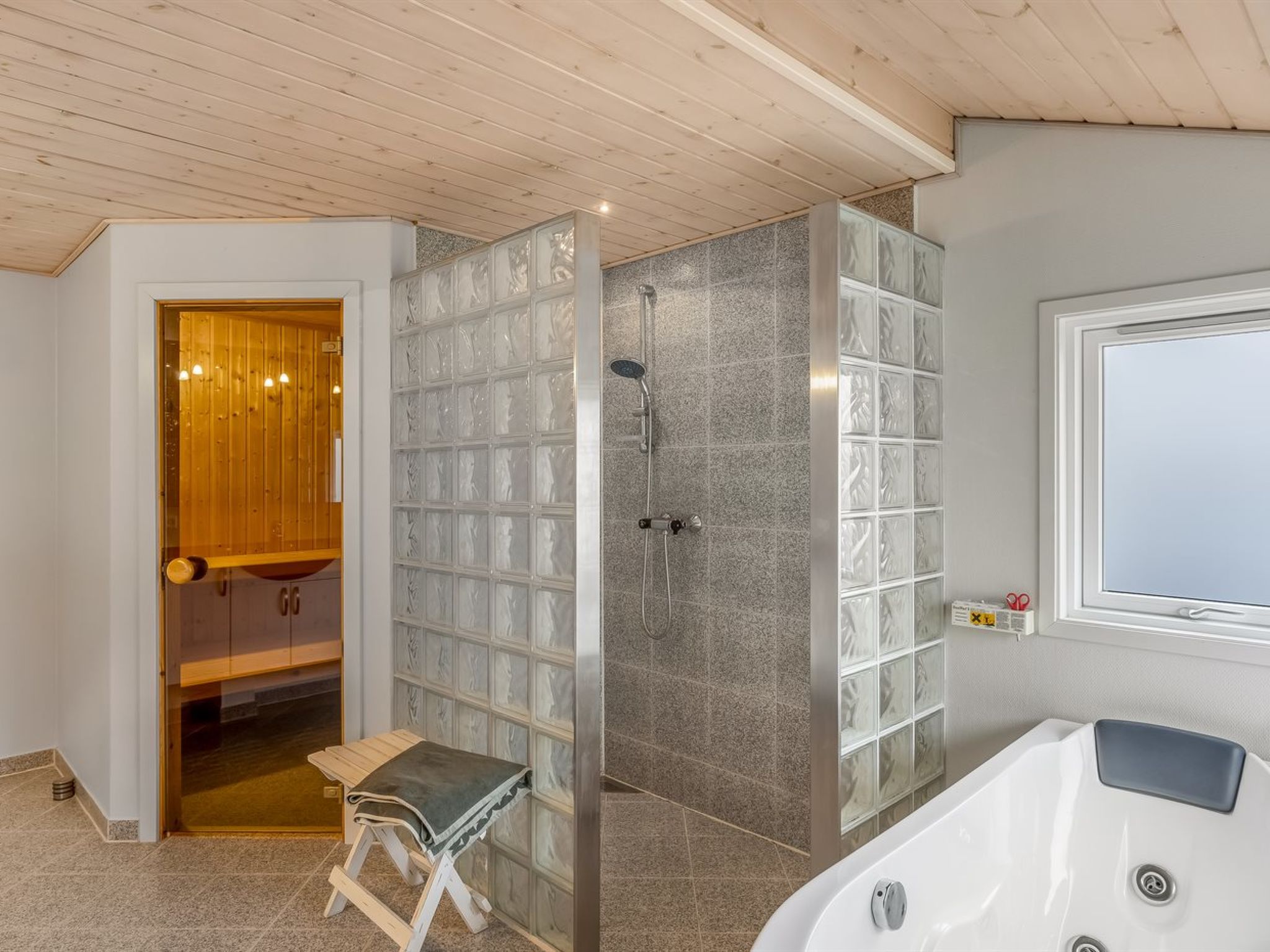 Bathroom / Wellness