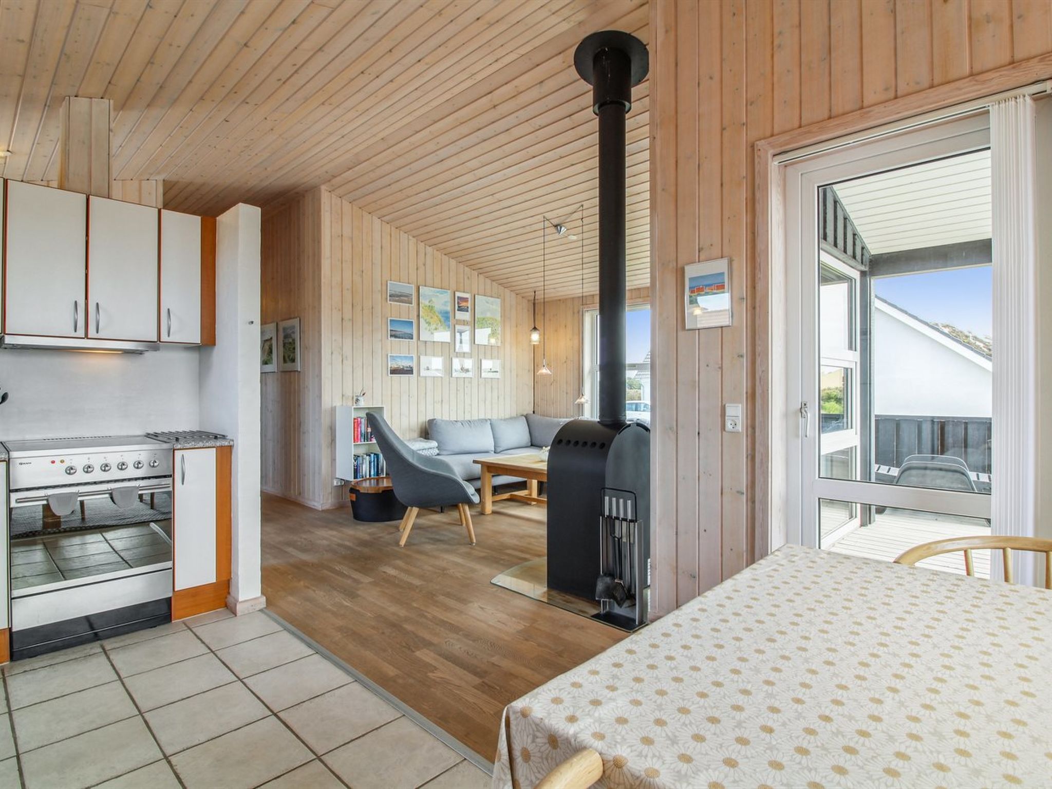 "Eyvin" - 100m from the sea - Binnen