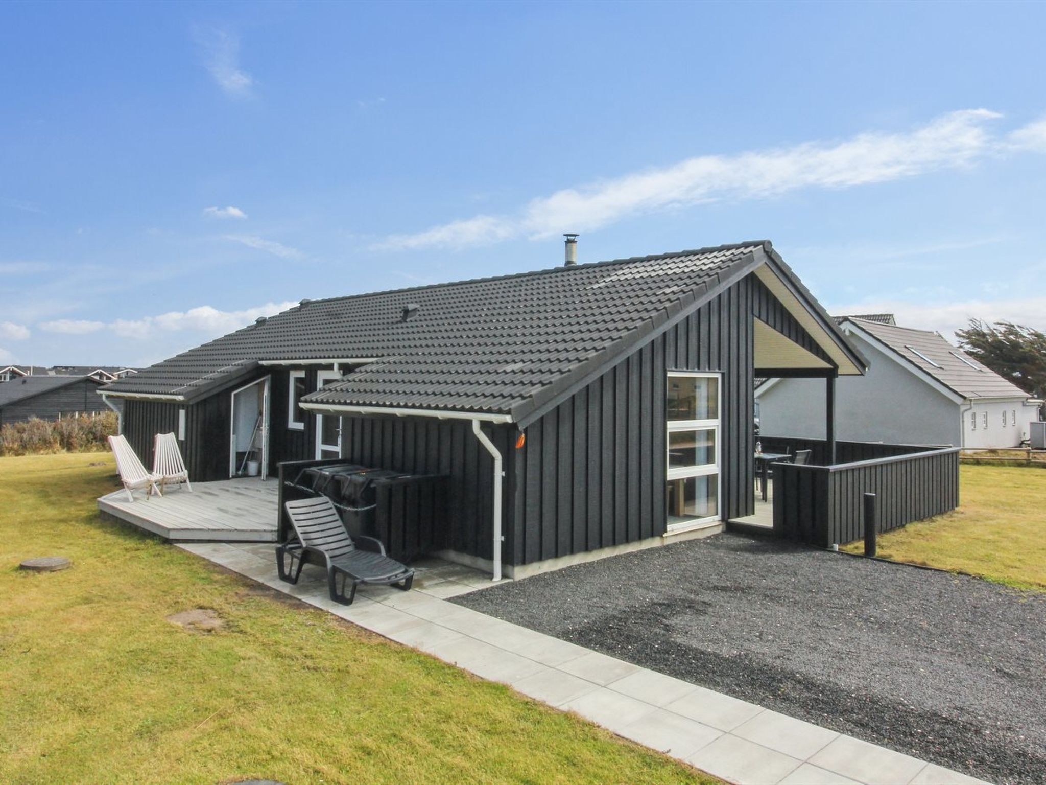 "Eyvin" - 100m from the sea - Buiten