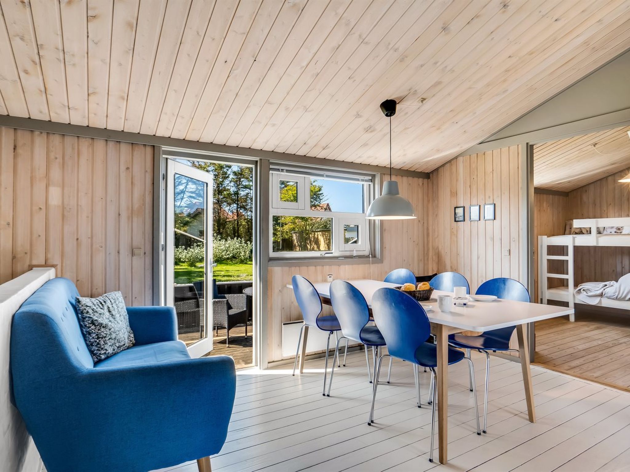 "Lazorka" - 450m from the sea - Binnen