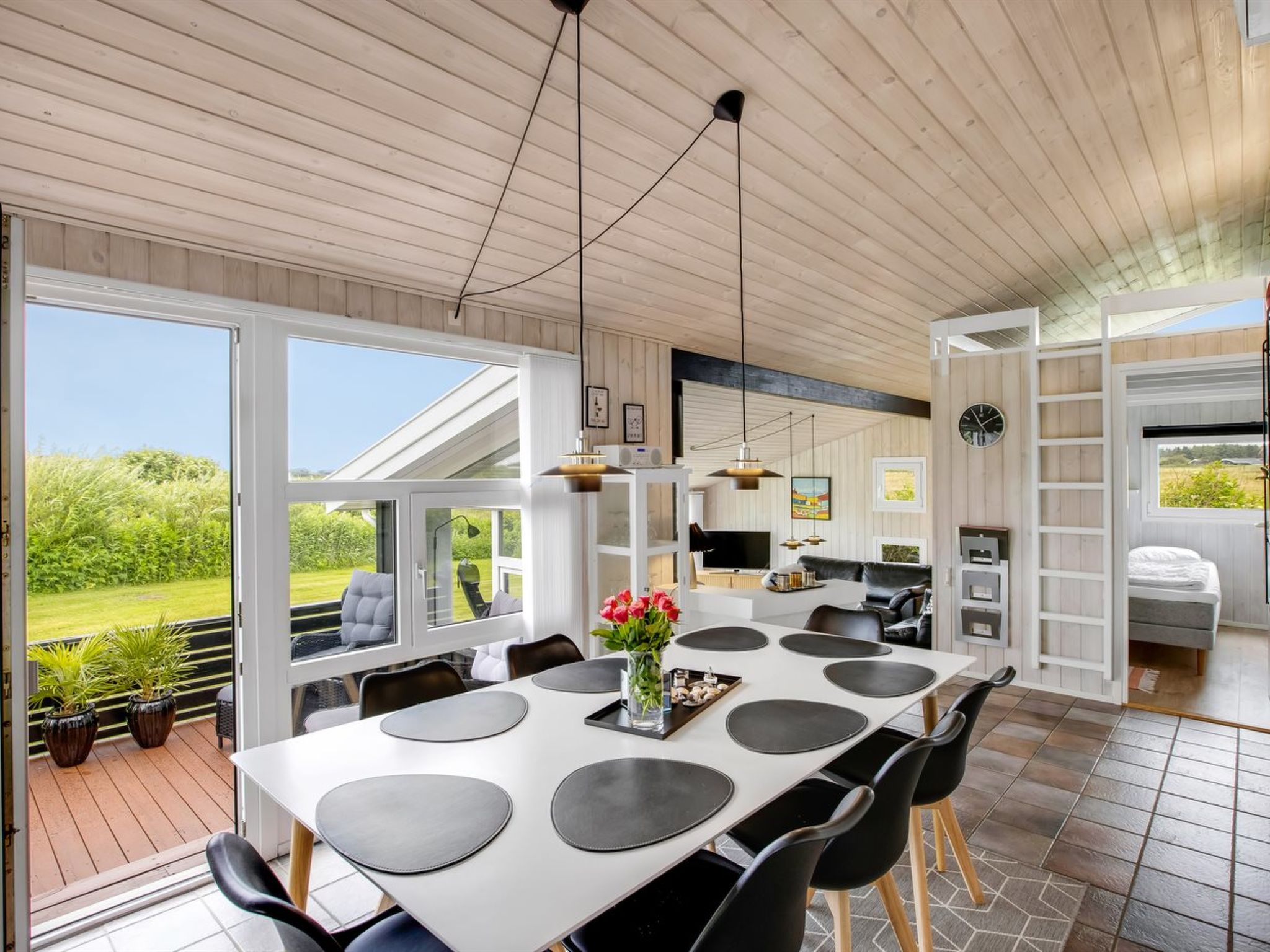 "Tinja" - 700m from the sea-Binnen