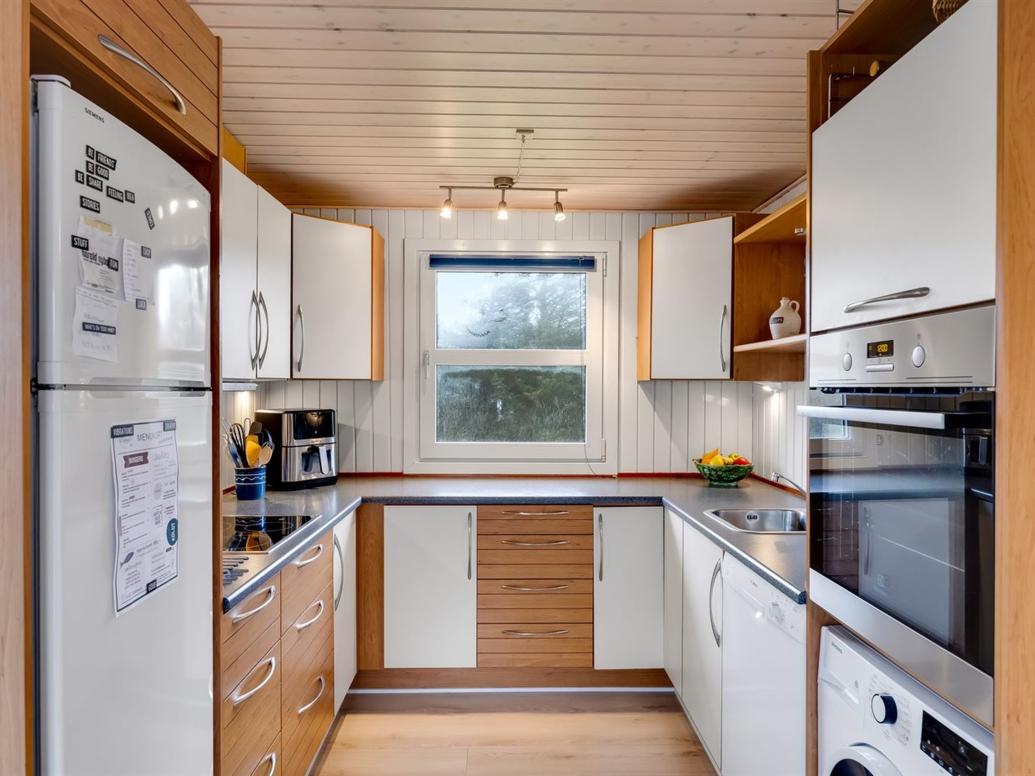 "Pertti" - 400m from the sea - Binnen