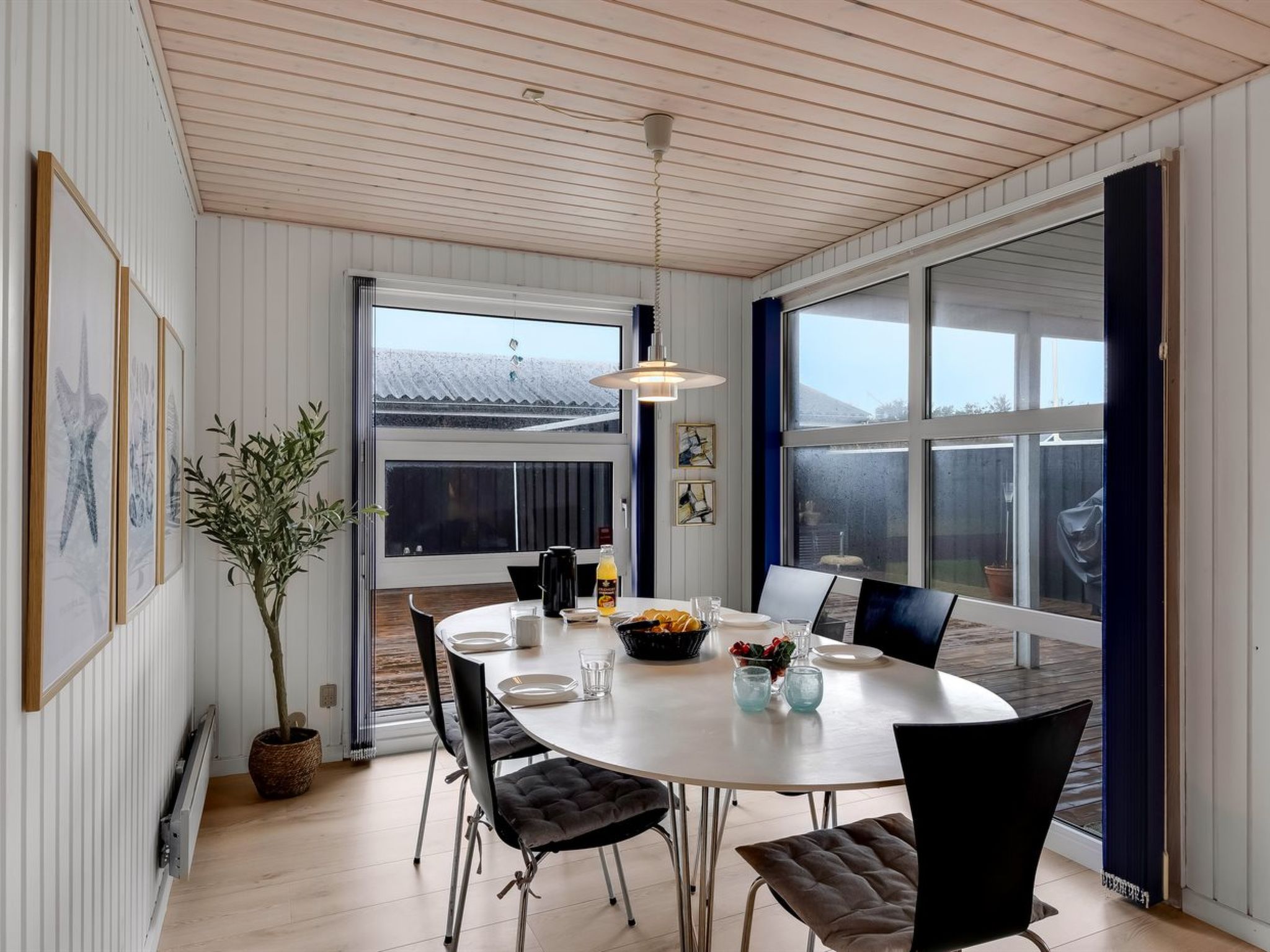 "Pertti" - 400m from the sea - Binnen