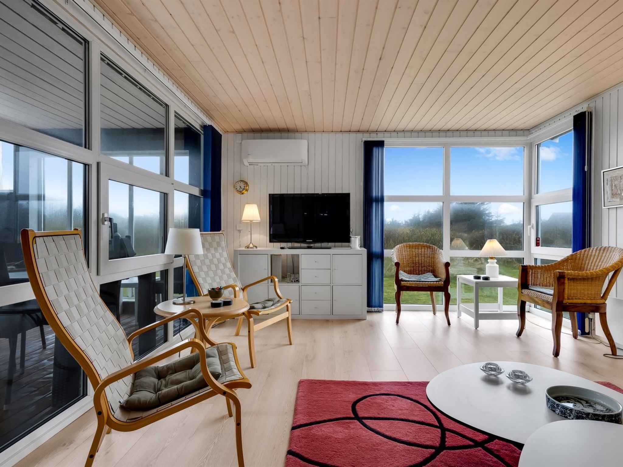 "Pertti" - 400m from the sea - Binnen