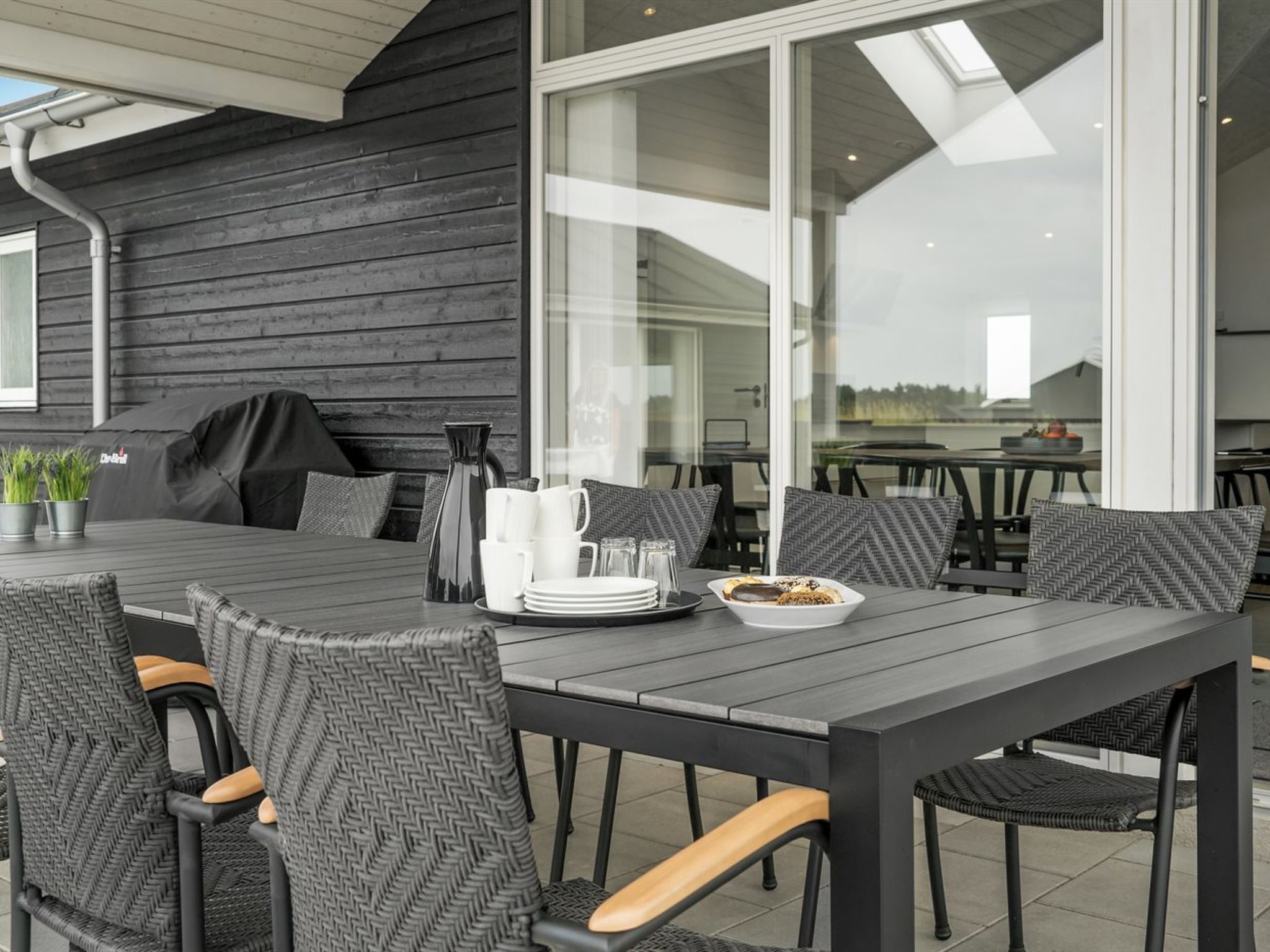 "Fegge" - 1.5km from the sea — Terrace (2 of 37)