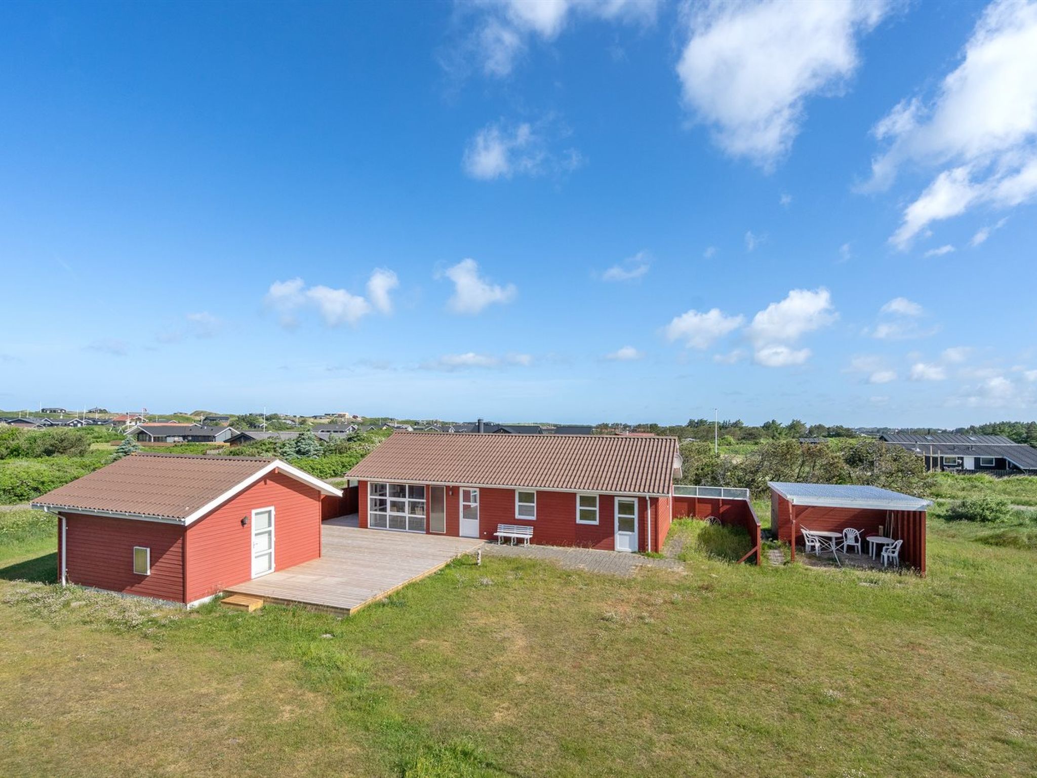 "Karlsson" - 500m from the sea - Outside