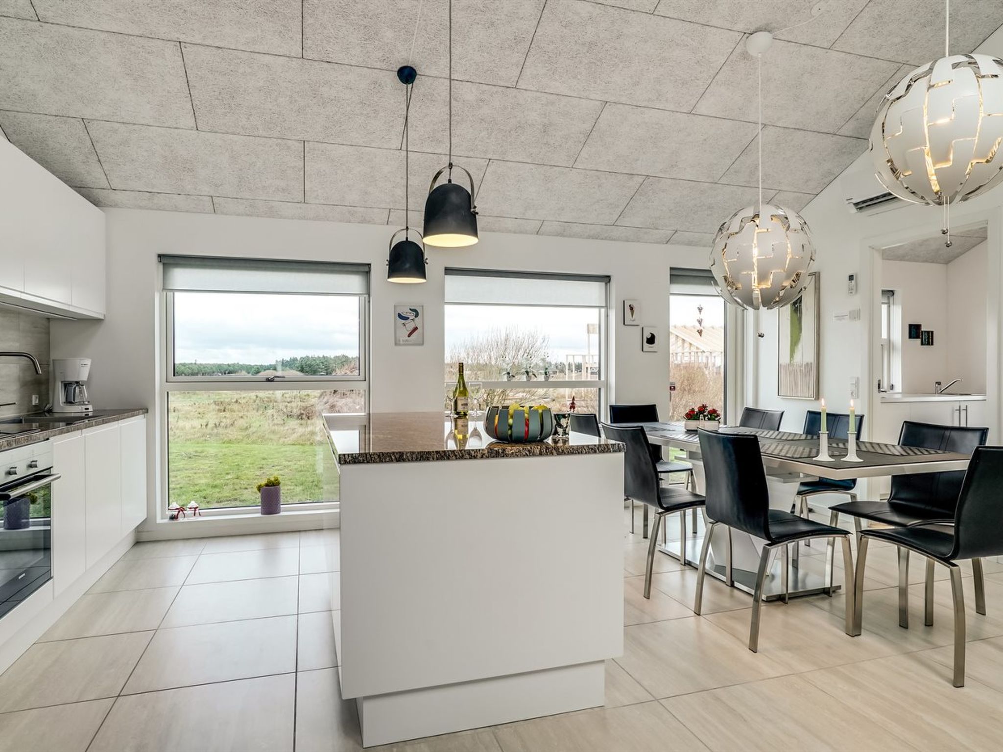 "Eveline" - 1.5km from the sea