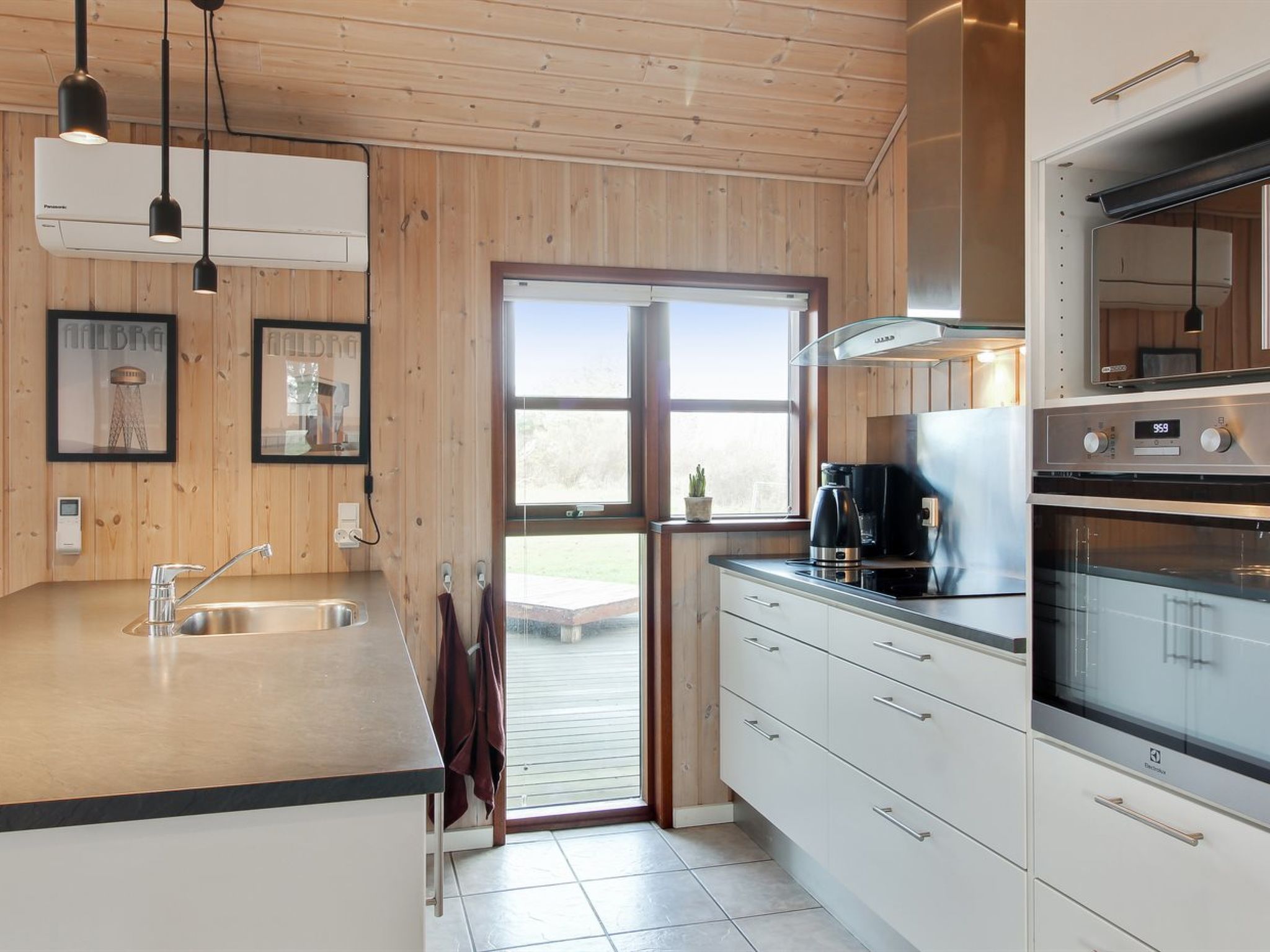 "Harri" - 850m from the sea