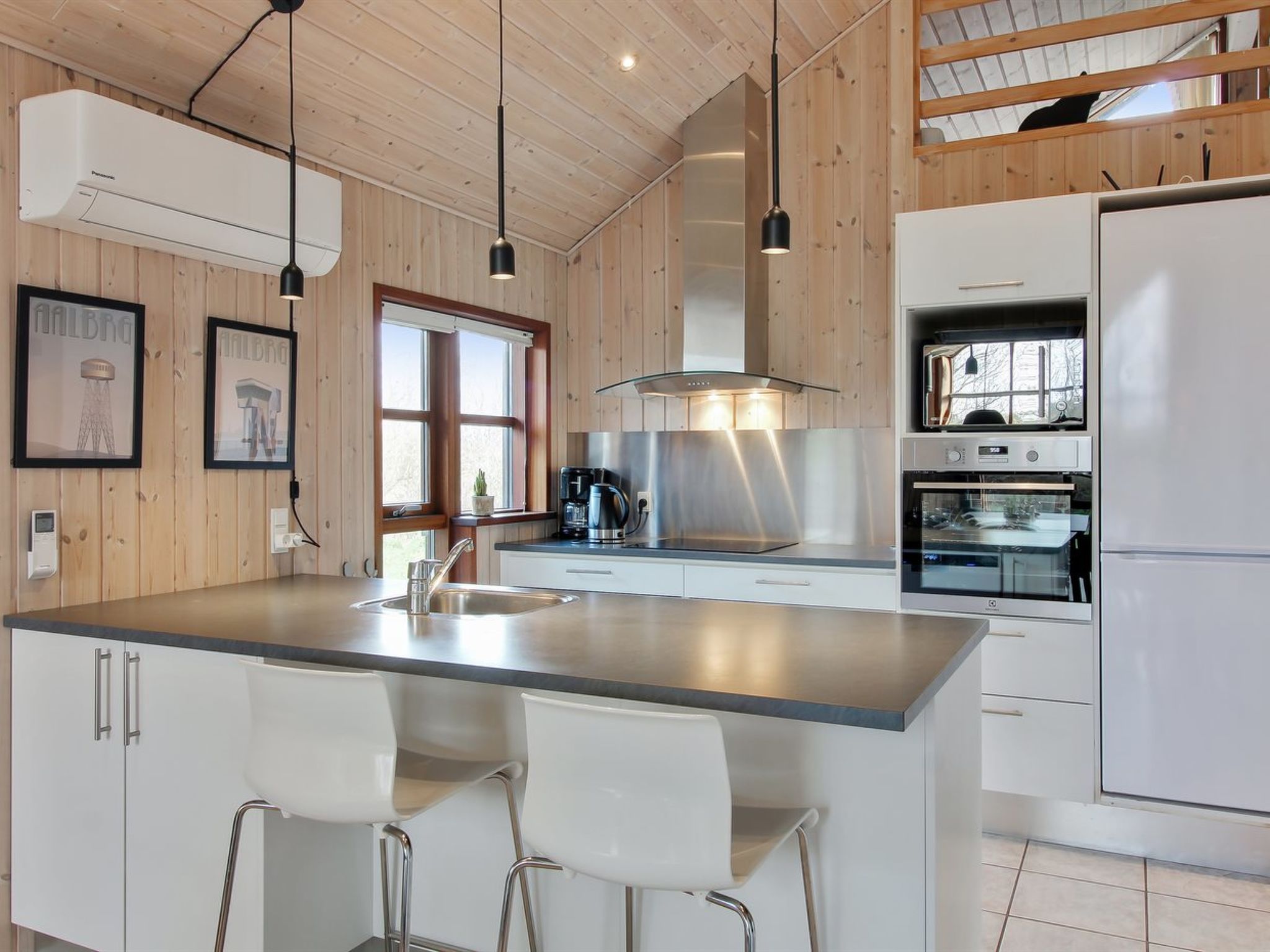 "Harri" - 850m from the sea - Drinnen