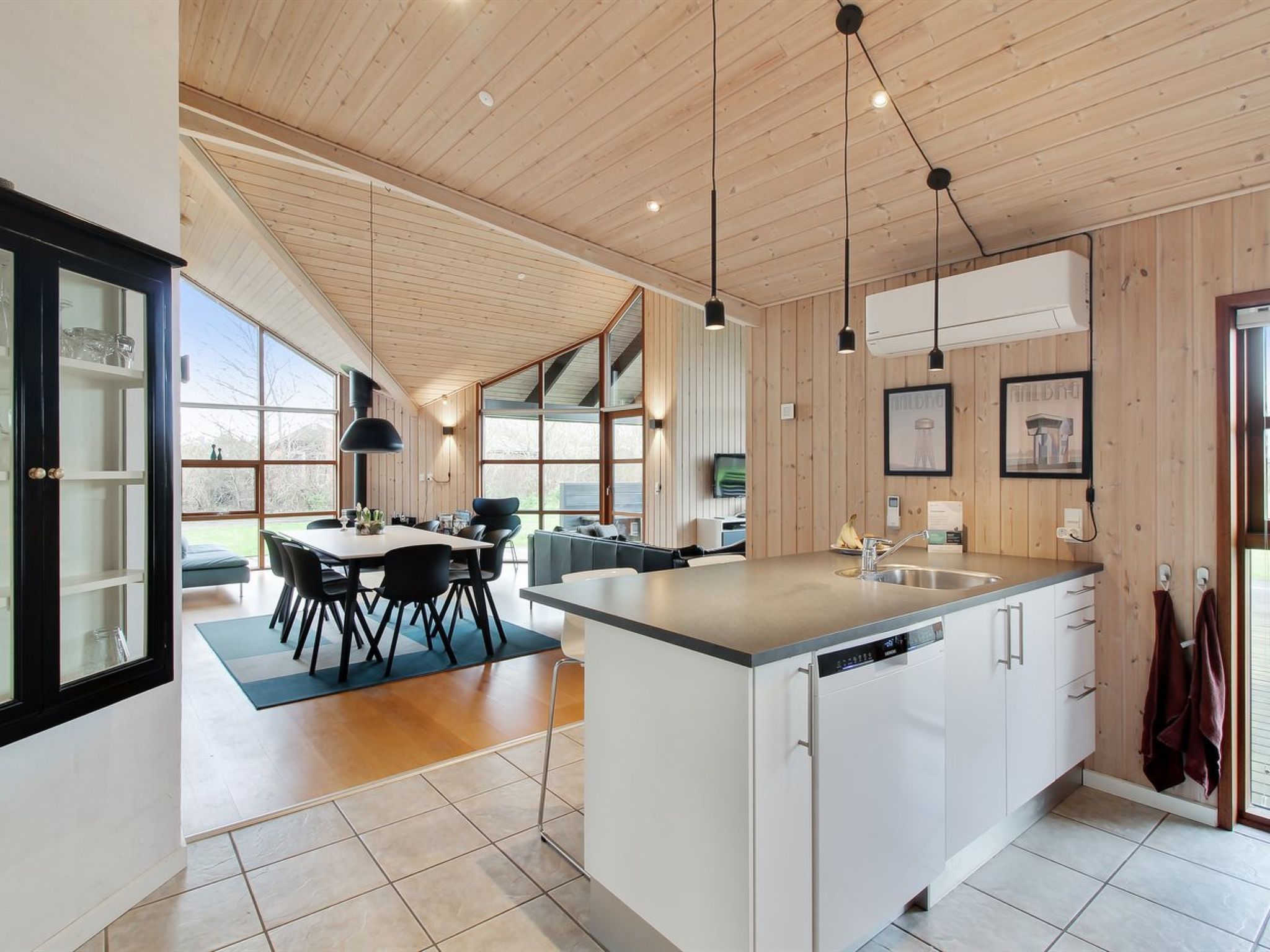 "Harri" - 850m from the sea - Drinnen
