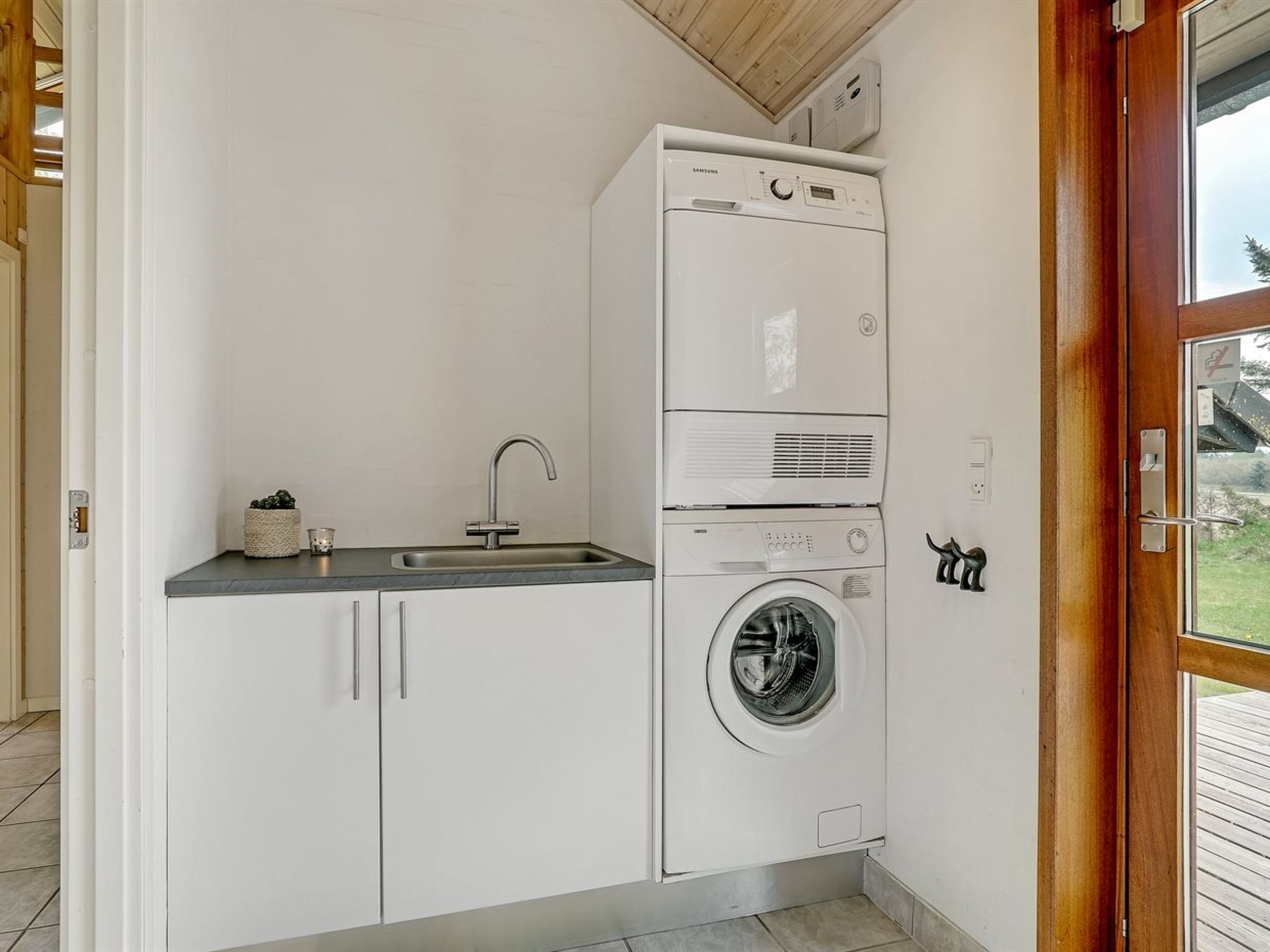"Harri" - 850m from the sea - Drinnen