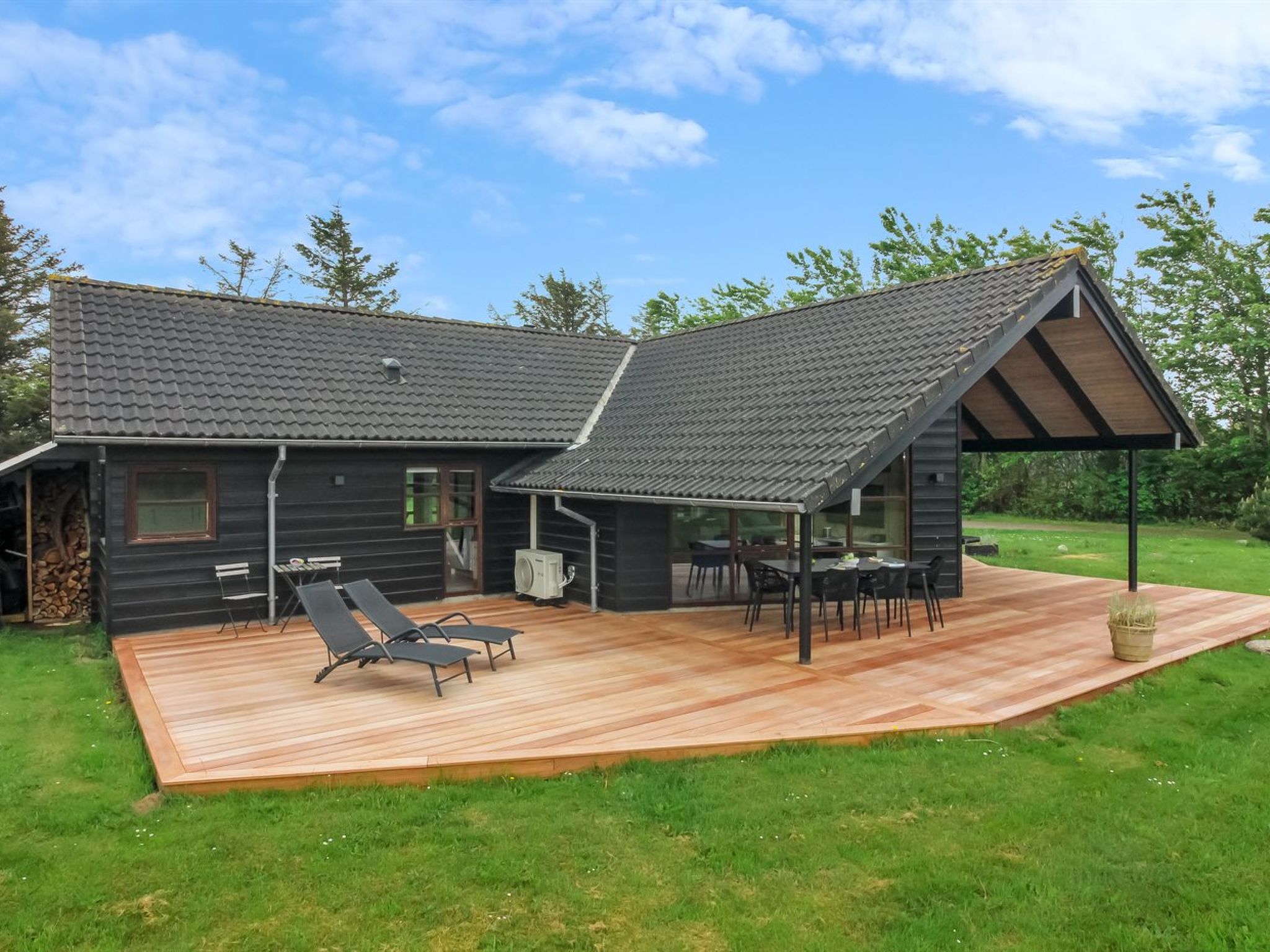 "Harri" - 850m from the sea