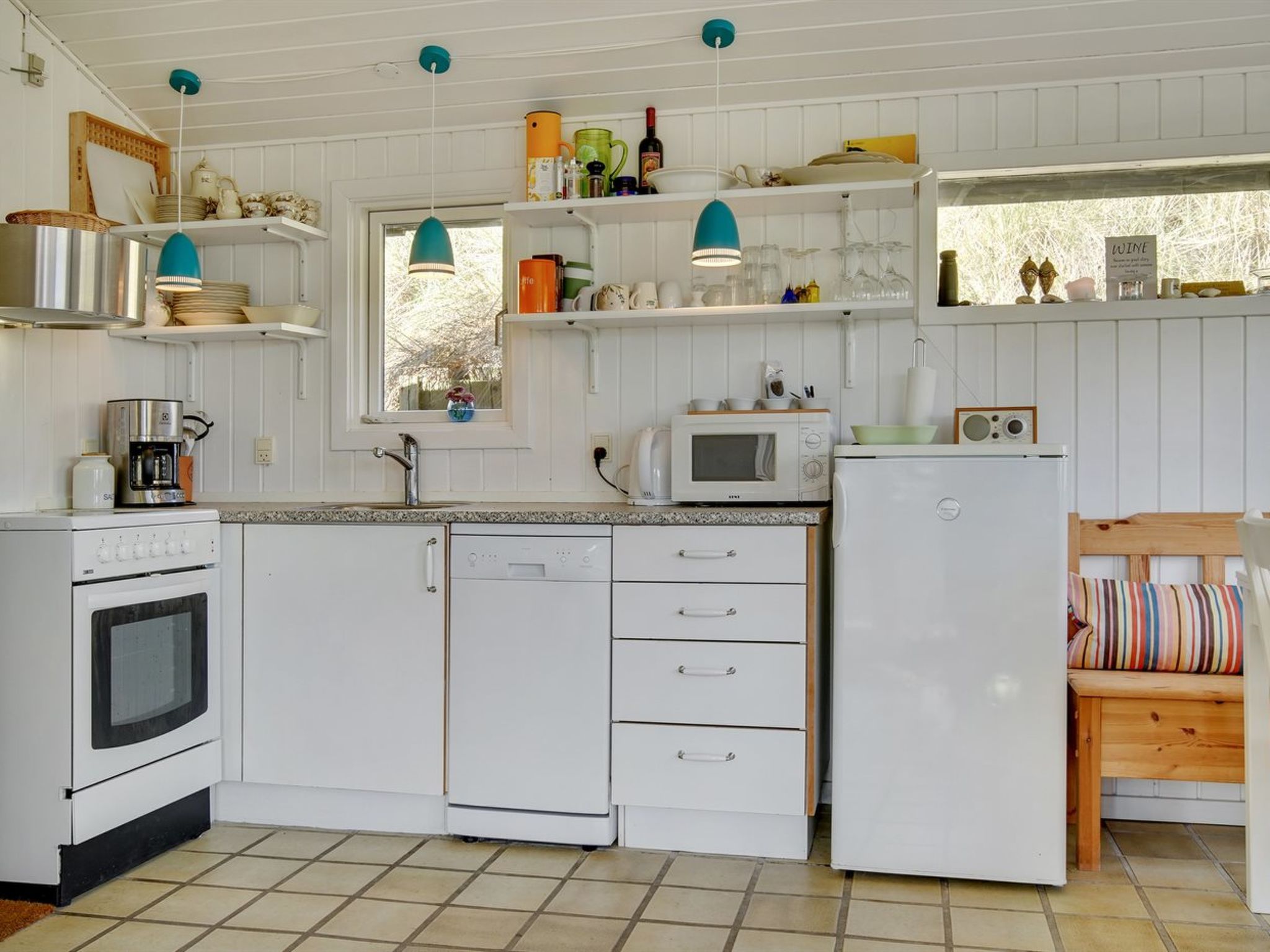 "Abbie" - 10m from the sea-Binnen