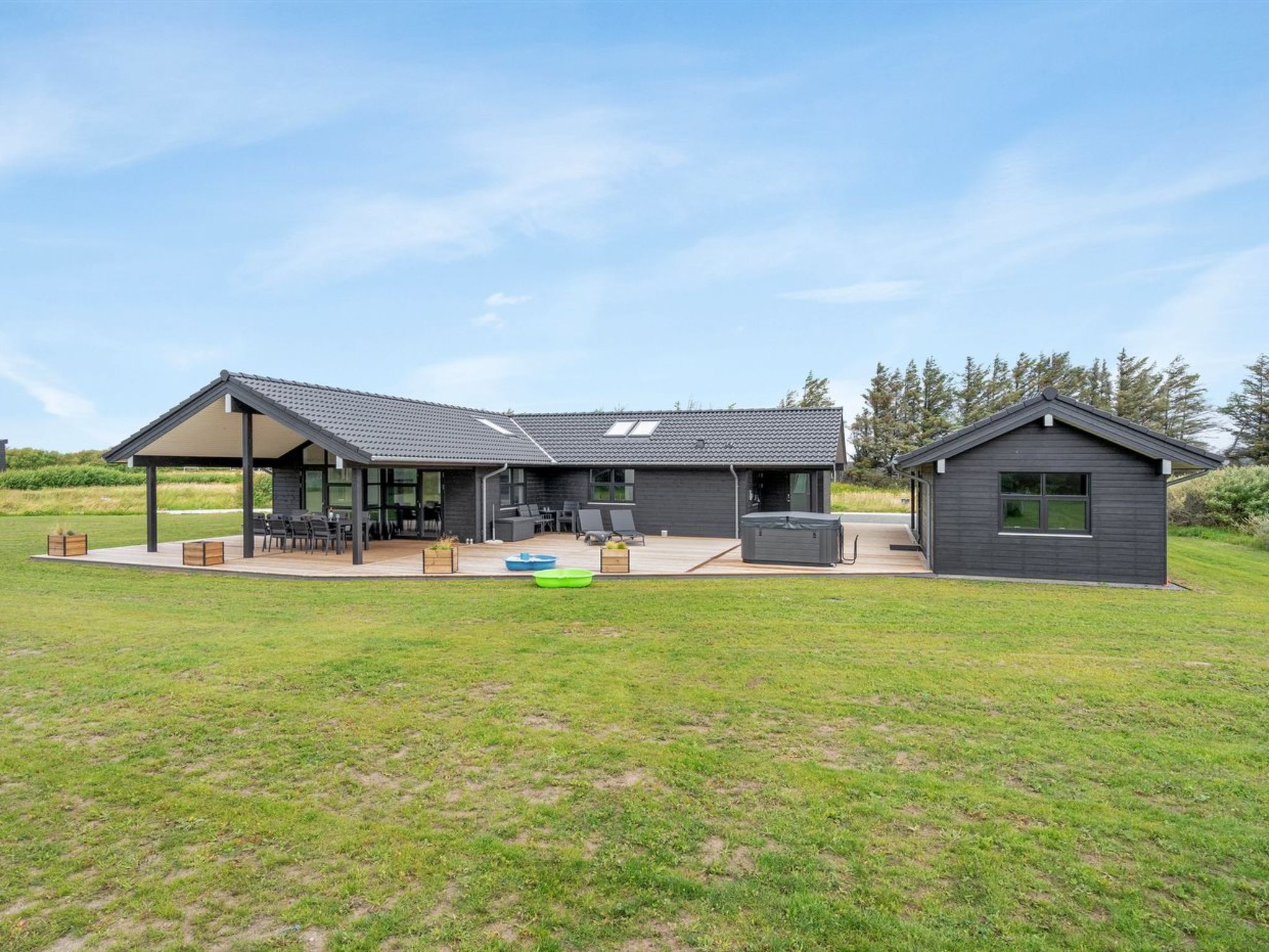 "Amitola" - 700m from the sea - Outside
