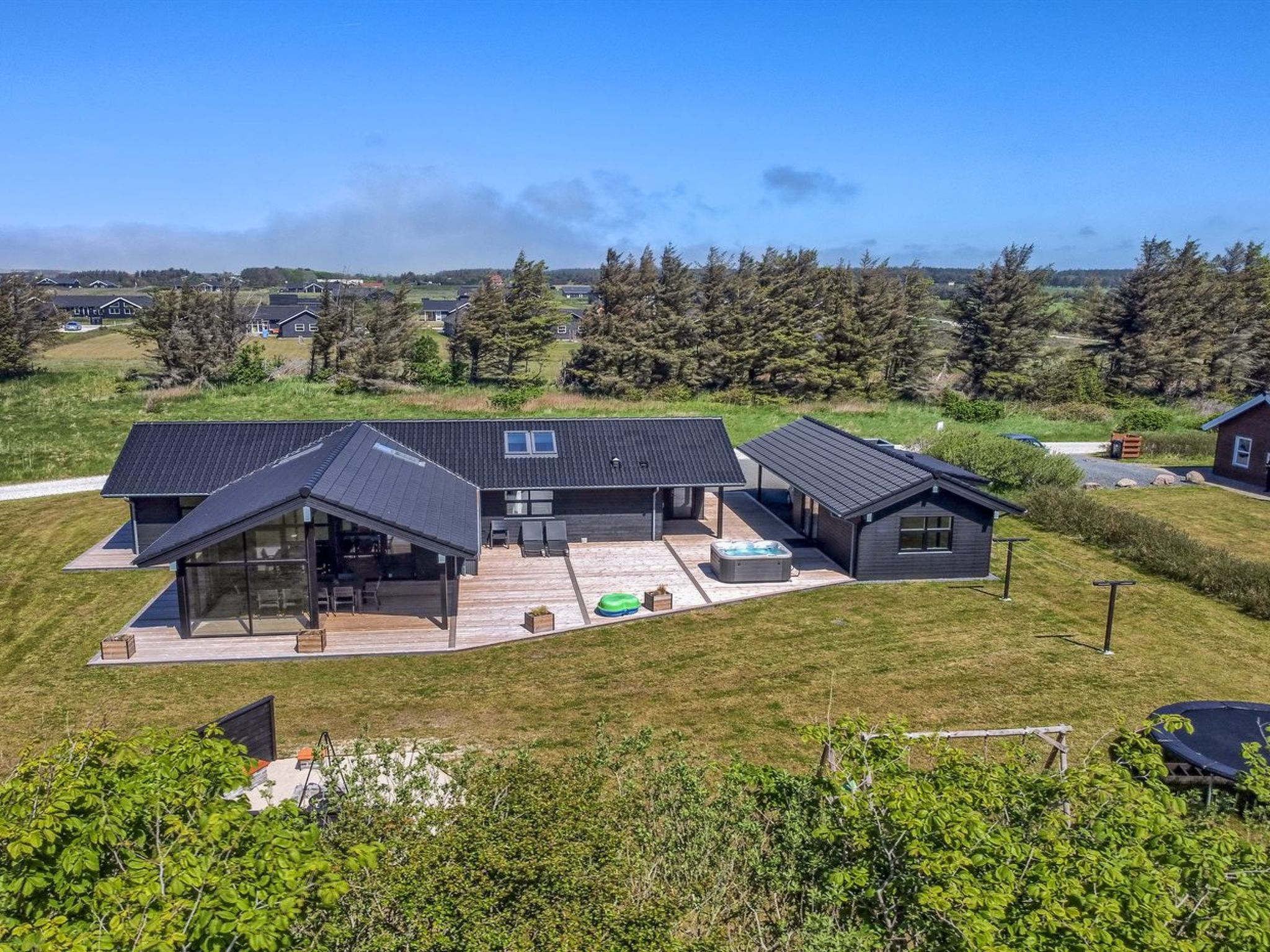 "Amitola" - 700m from the sea