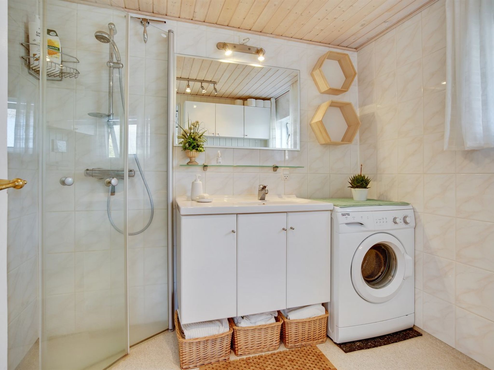 "Ecaterina" - 100m from the sea-Drinnen