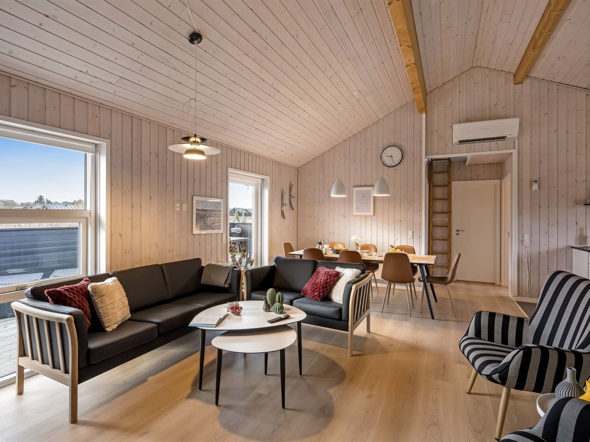 "Elenore" - 900m from the sea-Binnen