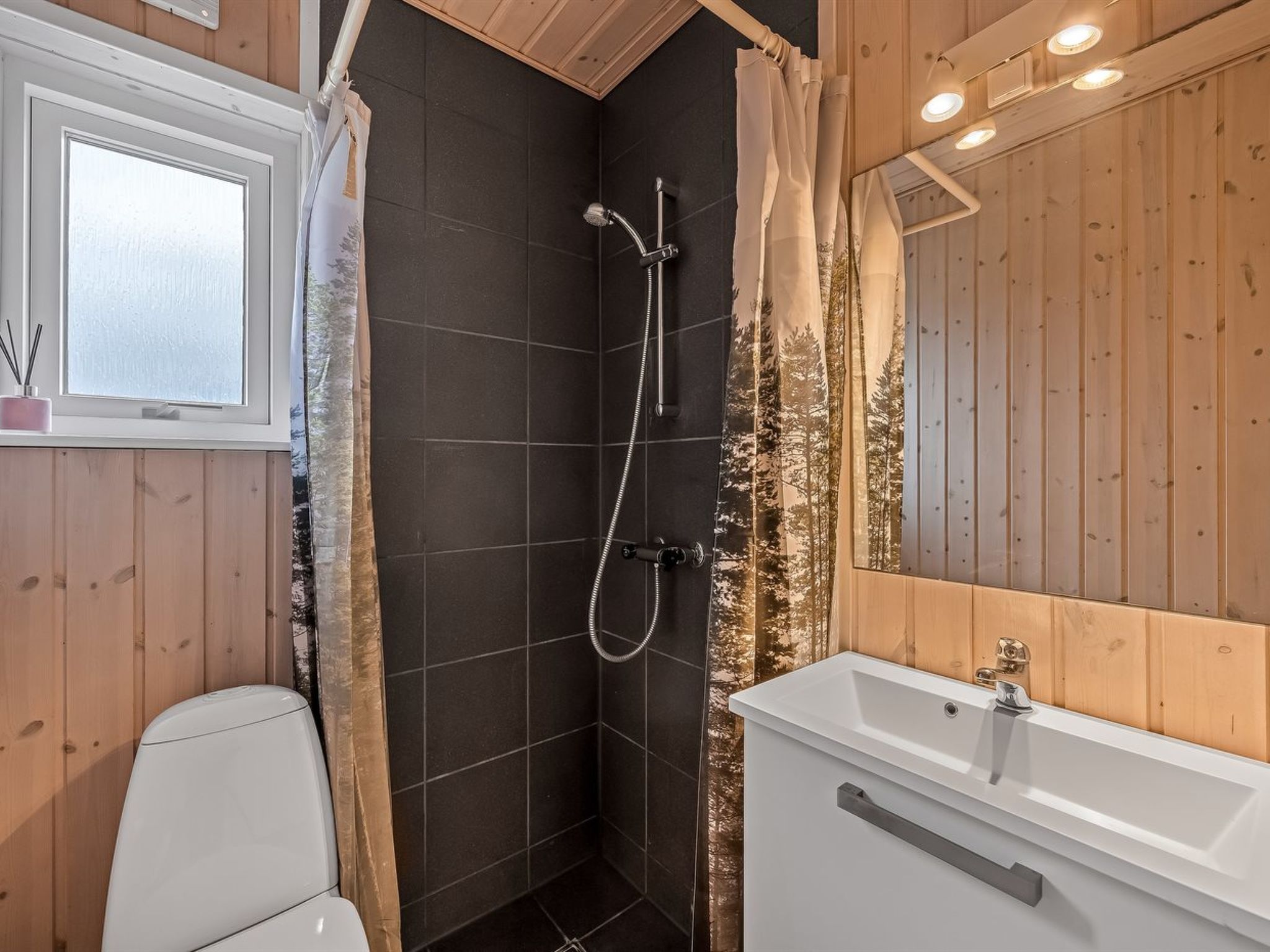 "Elenore" - 900m from the sea-Binnen