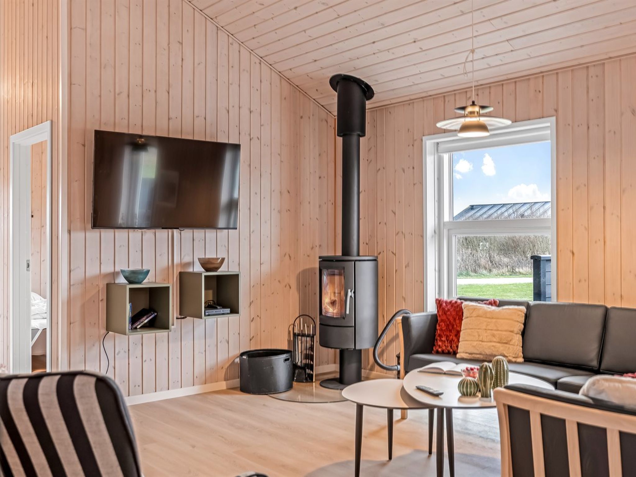 "Elenore" - 900m from the sea-Binnen