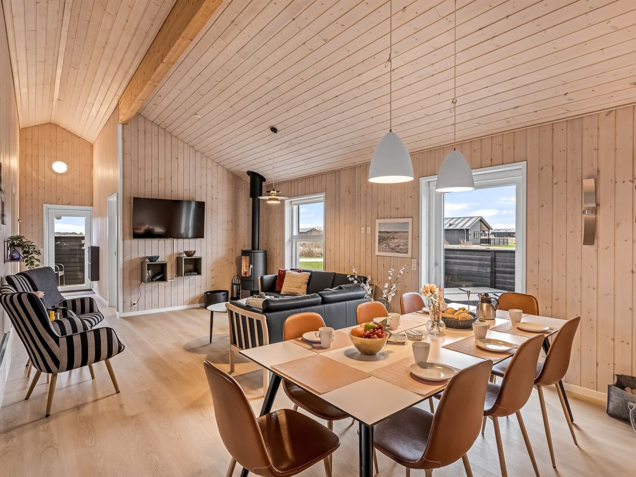 "Elenore" - 900m from the sea-Binnen