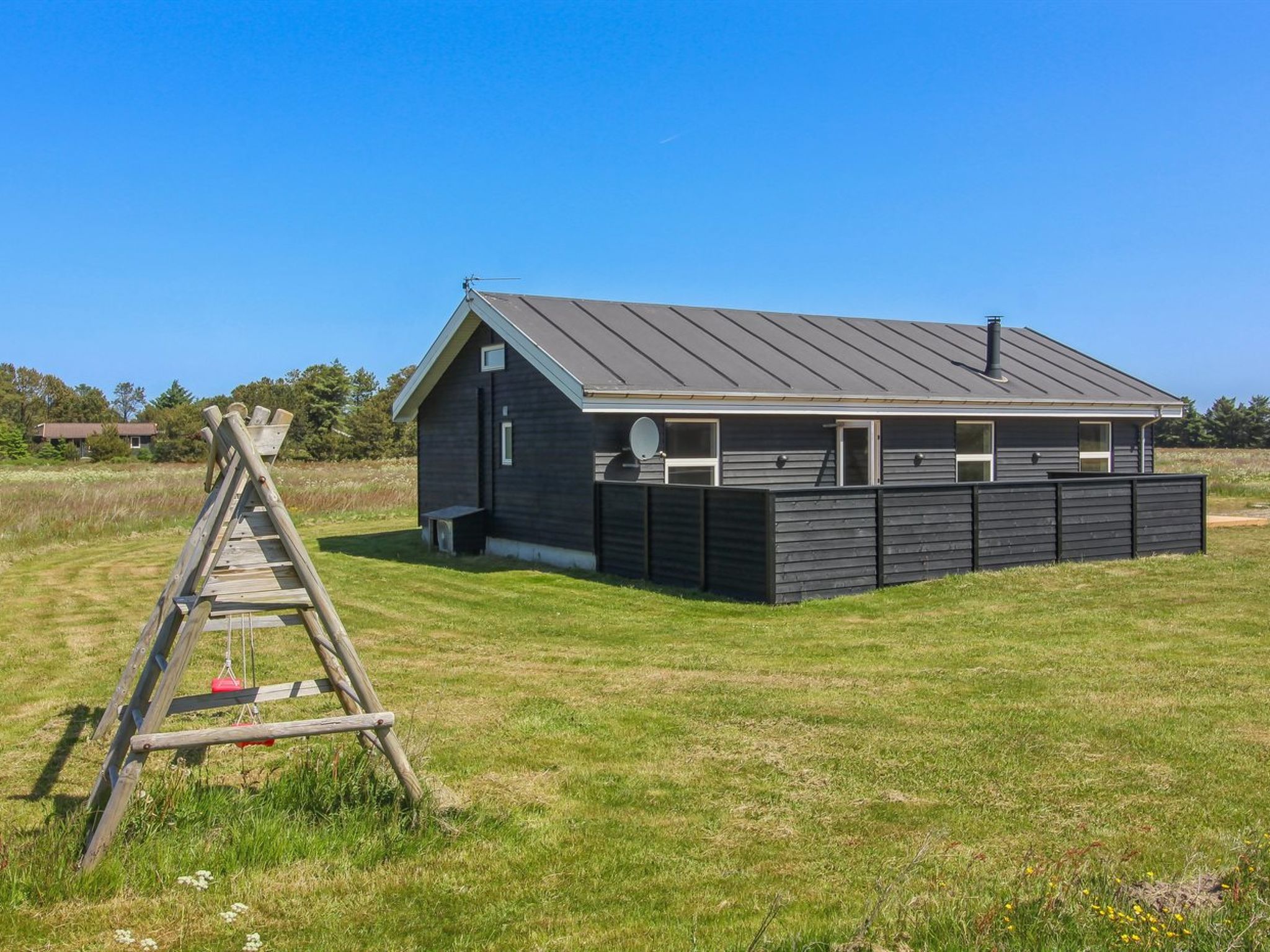 "Elenore" - 900m from the sea