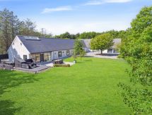 "Thilo" - 2.3km from the sea