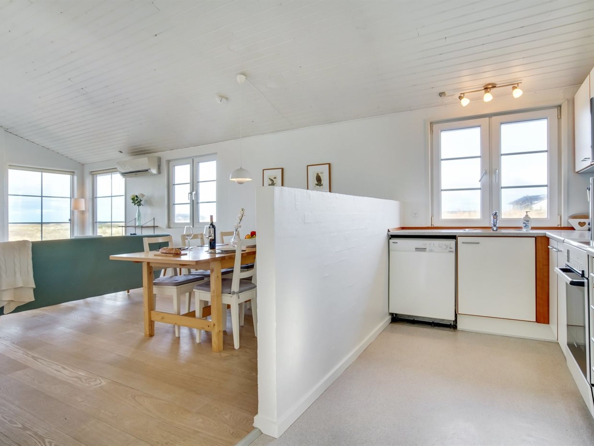 "Zaharinka" - 300m from the sea - Binnen