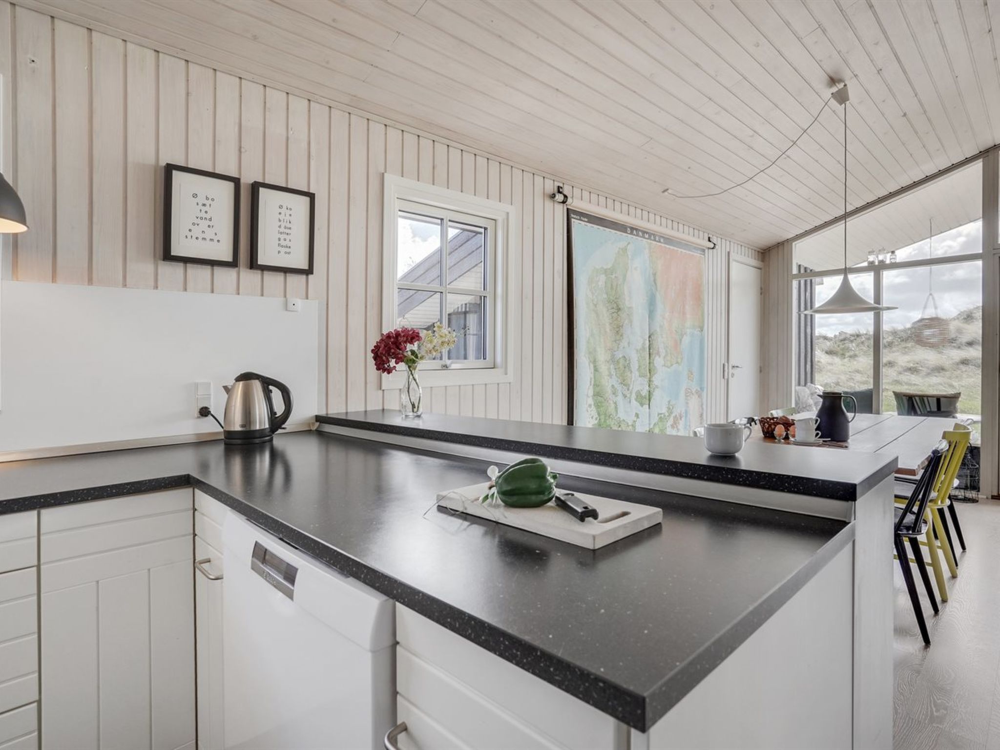 "Driss" - 500m from the sea - Binnen